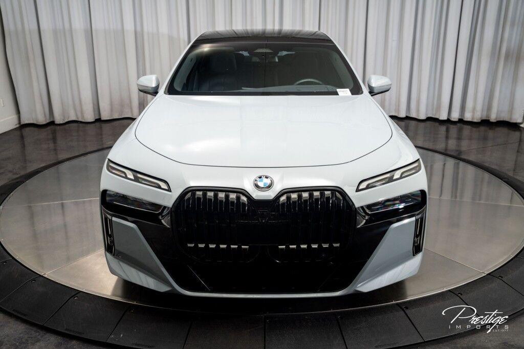 BMW 7 Series - Thumbnail 4