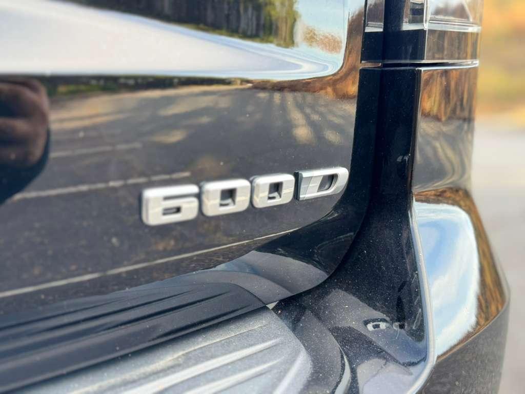 ESCALADE PREMIUM - Thumbnail 13