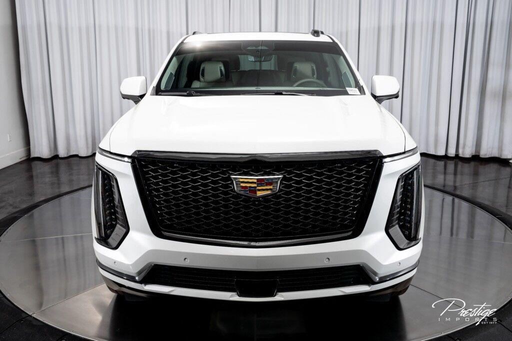 Cadillac Escalade - Thumbnail 3