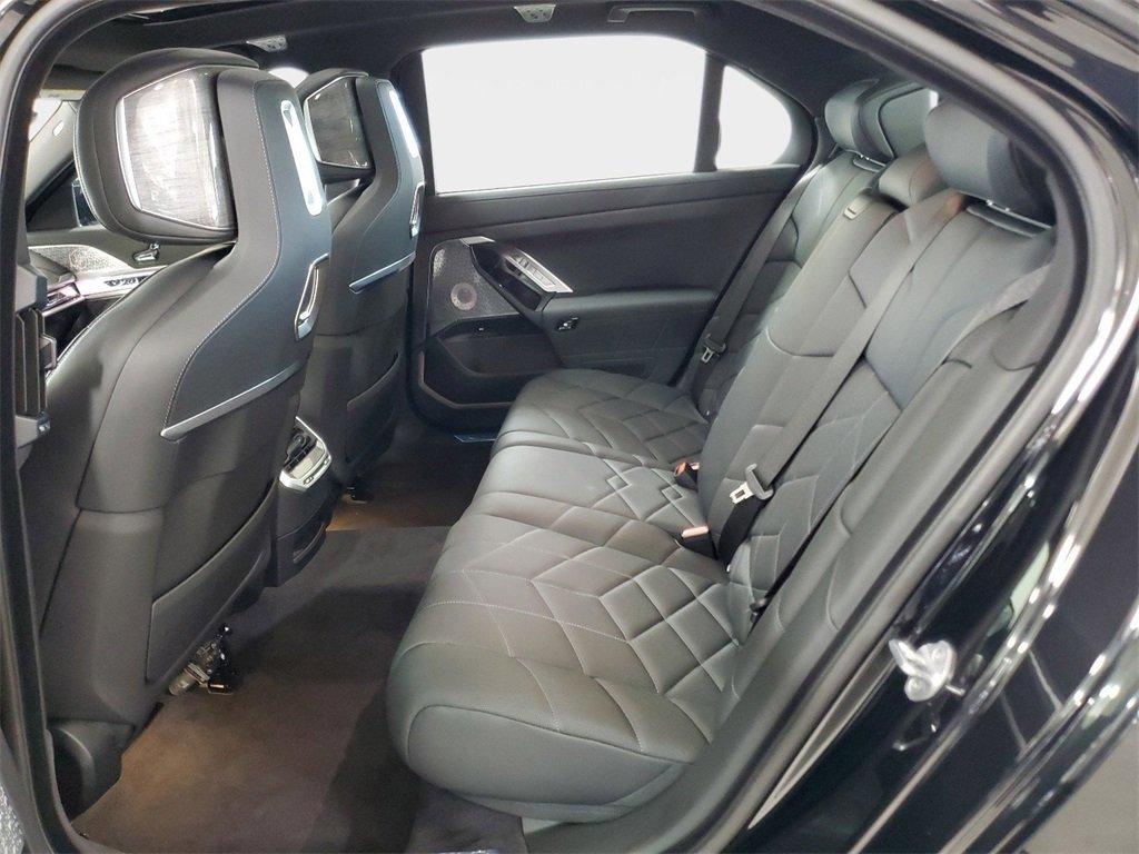 BMW I7 M70 Awd 4D Sedan - Thumbnail 19