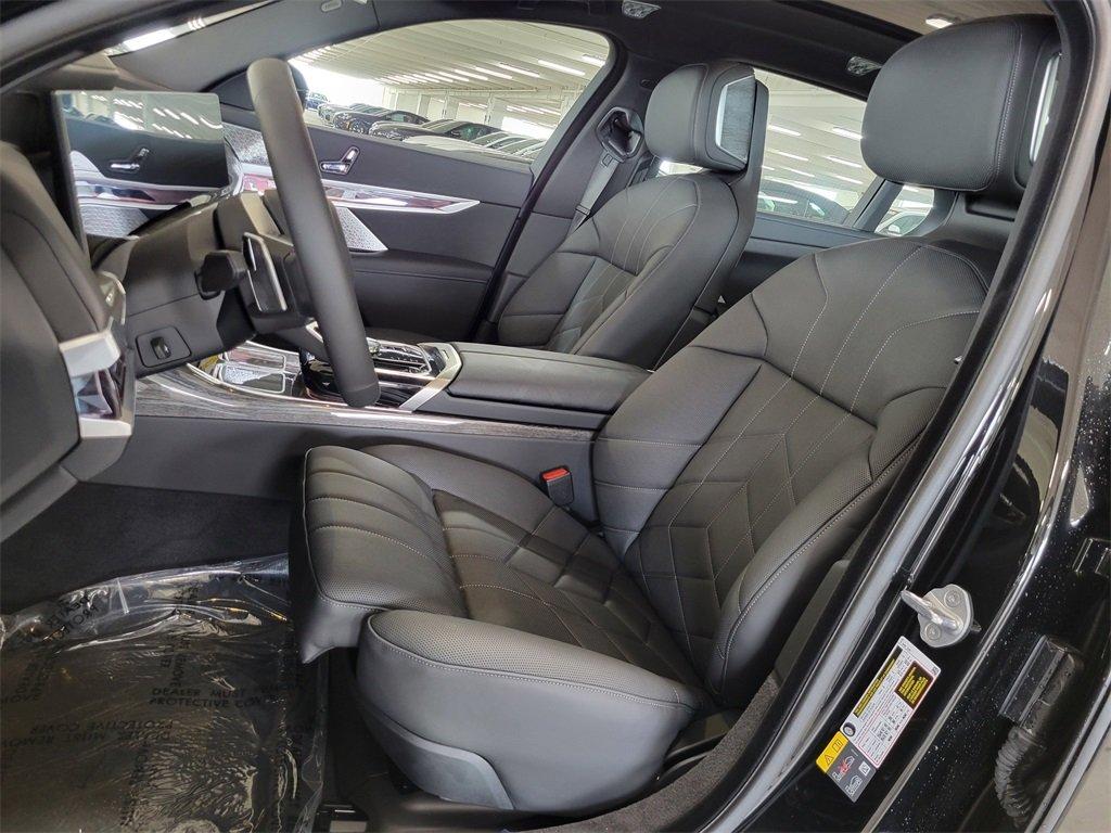 BMW I7 M70 Awd 4D Sedan - Thumbnail 8