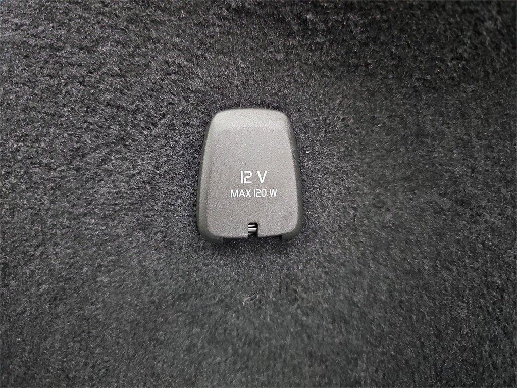 Volvo Xc90 T5 Momentum Awd 4D Sport Utility - Thumbnail 18