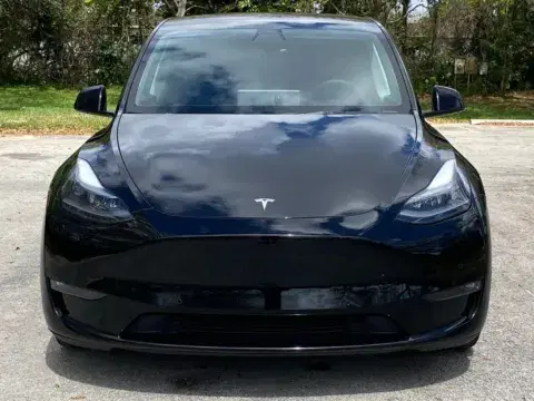 Tesla Model Y Performance - Thumbnail 3