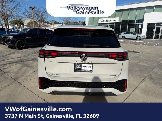 Volkswagen Tiguan Sel R-Line Turbo With Navigation & Awd - Thumbnail 6