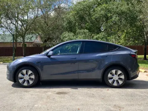 Tesla Model Y Long Range - Thumbnail 5