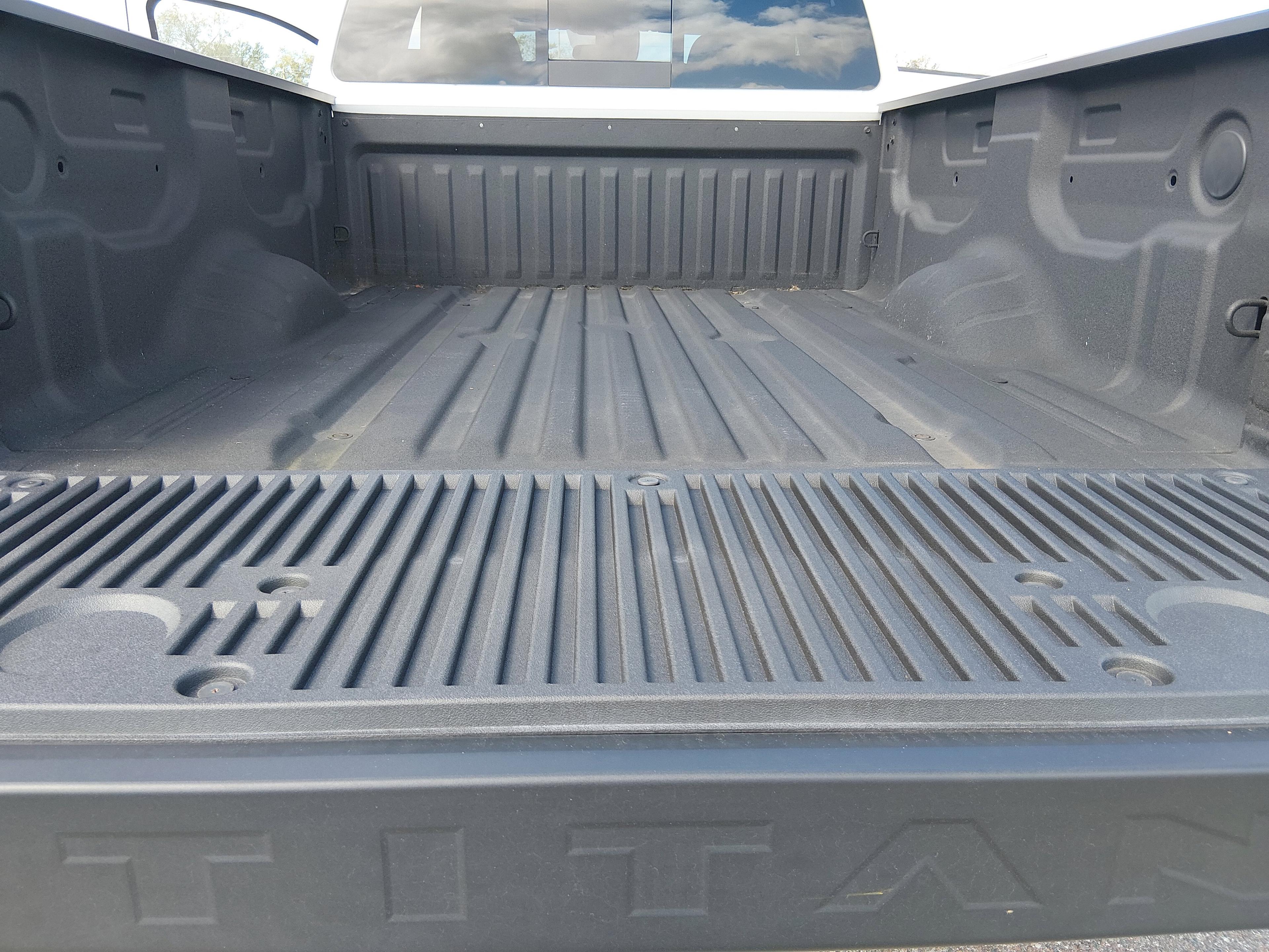 Nissan Titan 4X2 King Cab S - Thumbnail 11