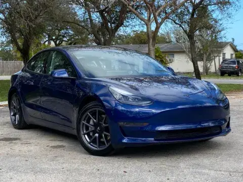 Tesla Model 3 Long Range - Thumbnail 4