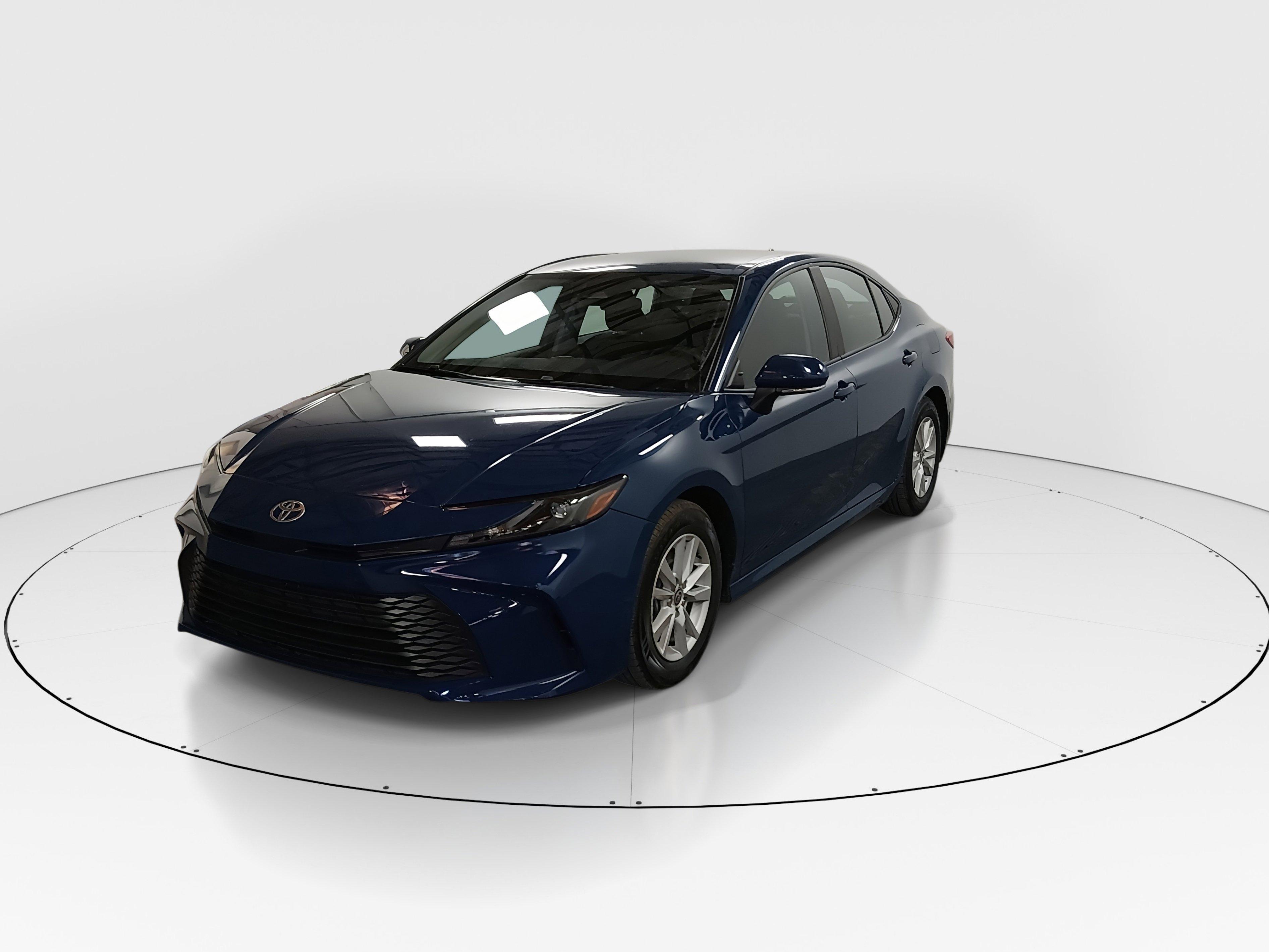Toyota Camry Le - Thumbnail 3