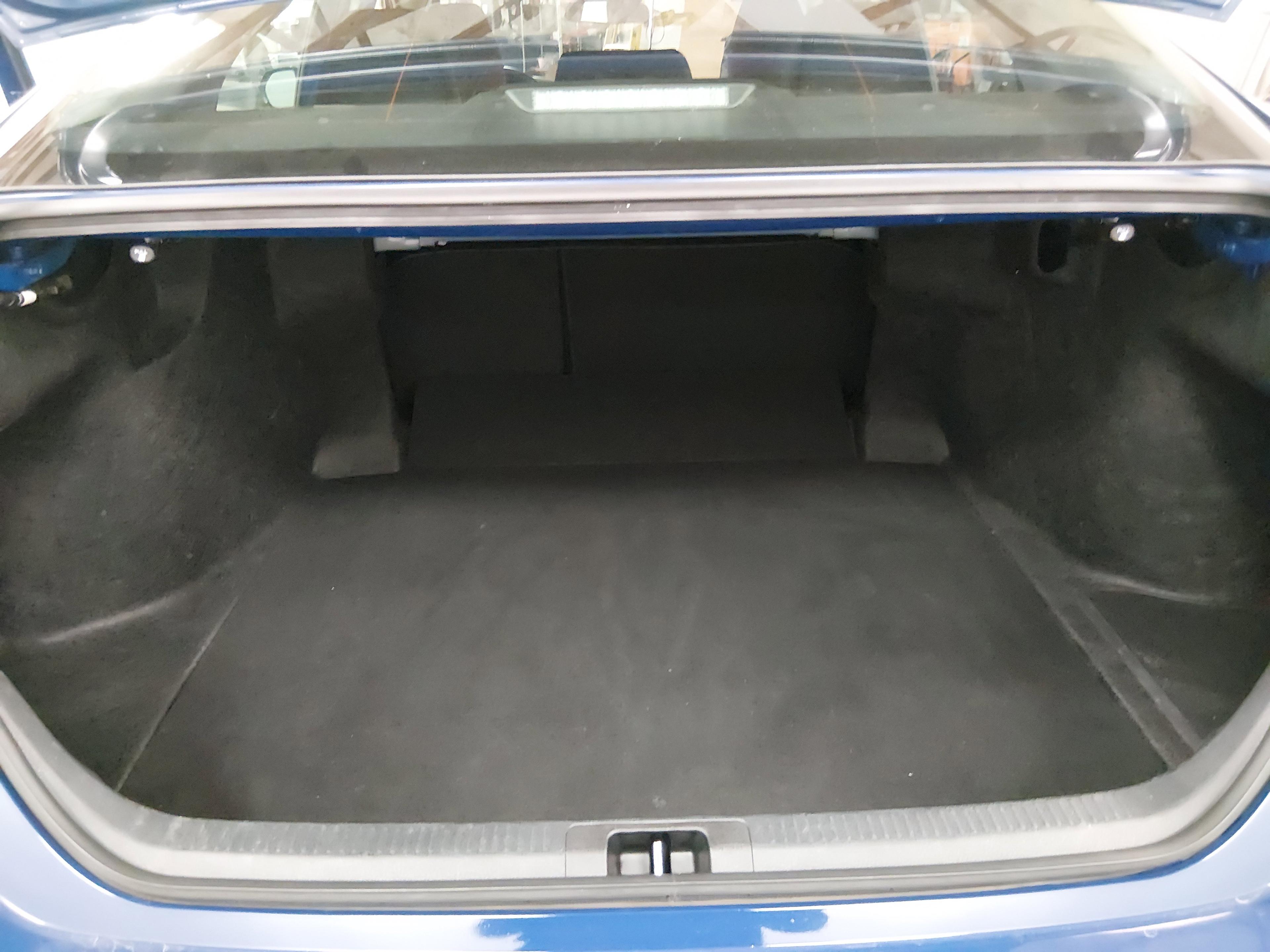 Toyota Camry Le - Thumbnail 11