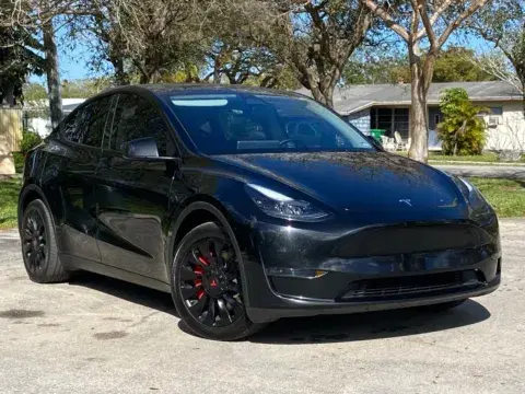 Tesla Model Y Long Range - Thumbnail 4