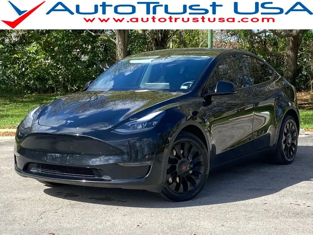 Tesla Model Y Long Range - Thumbnail 2