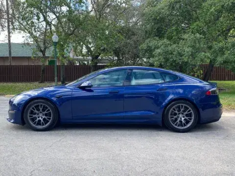Tesla Model S - Thumbnail 5