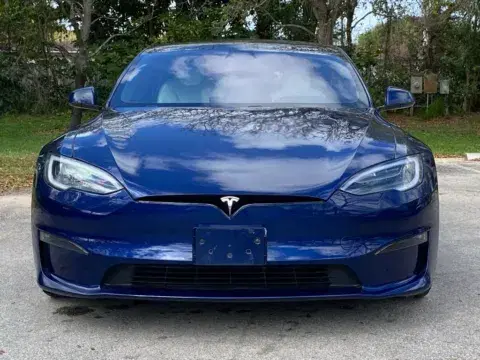 Tesla Model S - Thumbnail 3