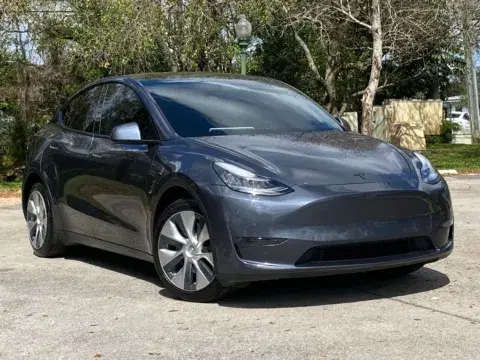 Tesla Model Y Long Range - Thumbnail 4