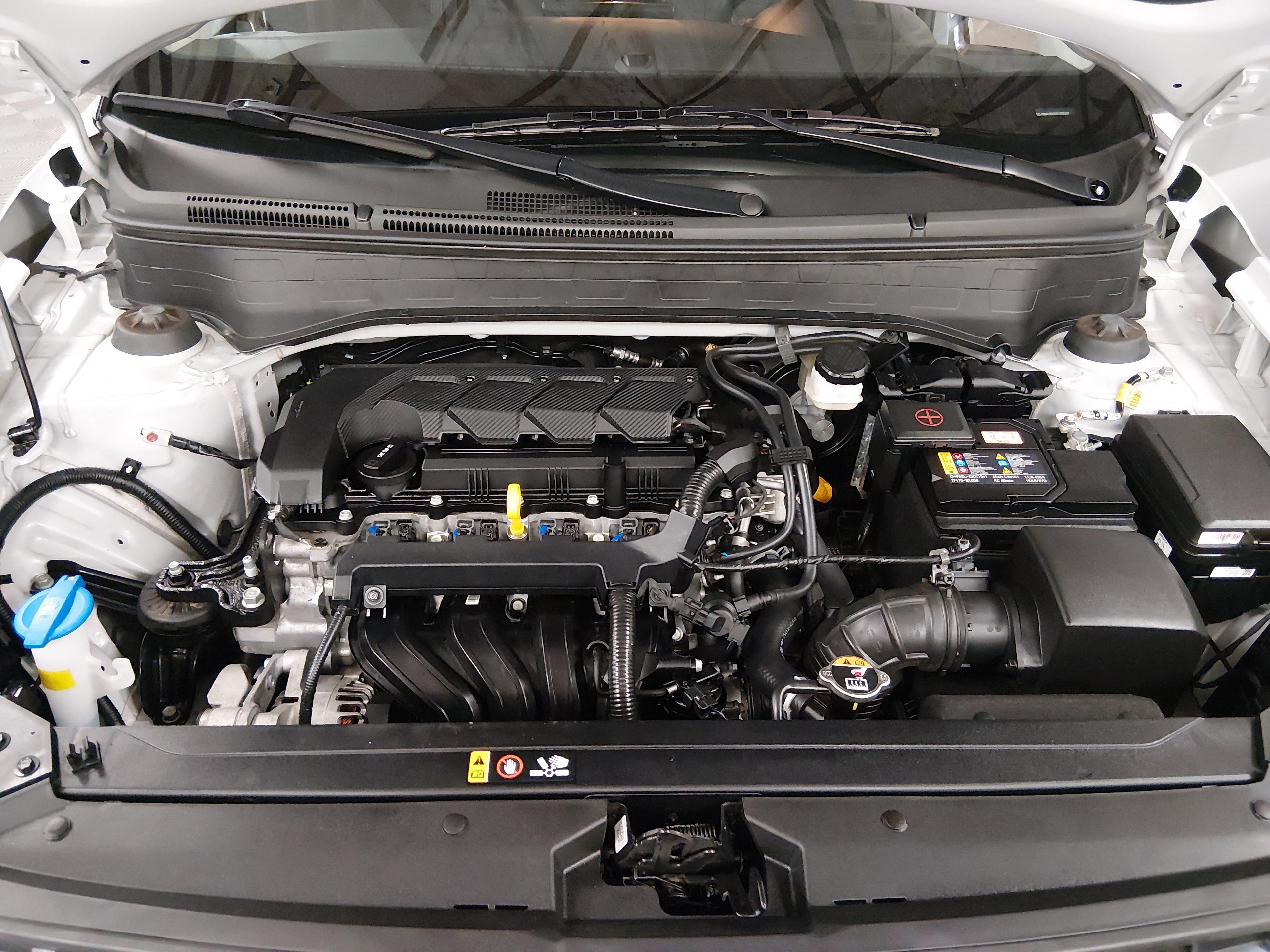 Hyundai Venue Sel Ivt - Thumbnail 9