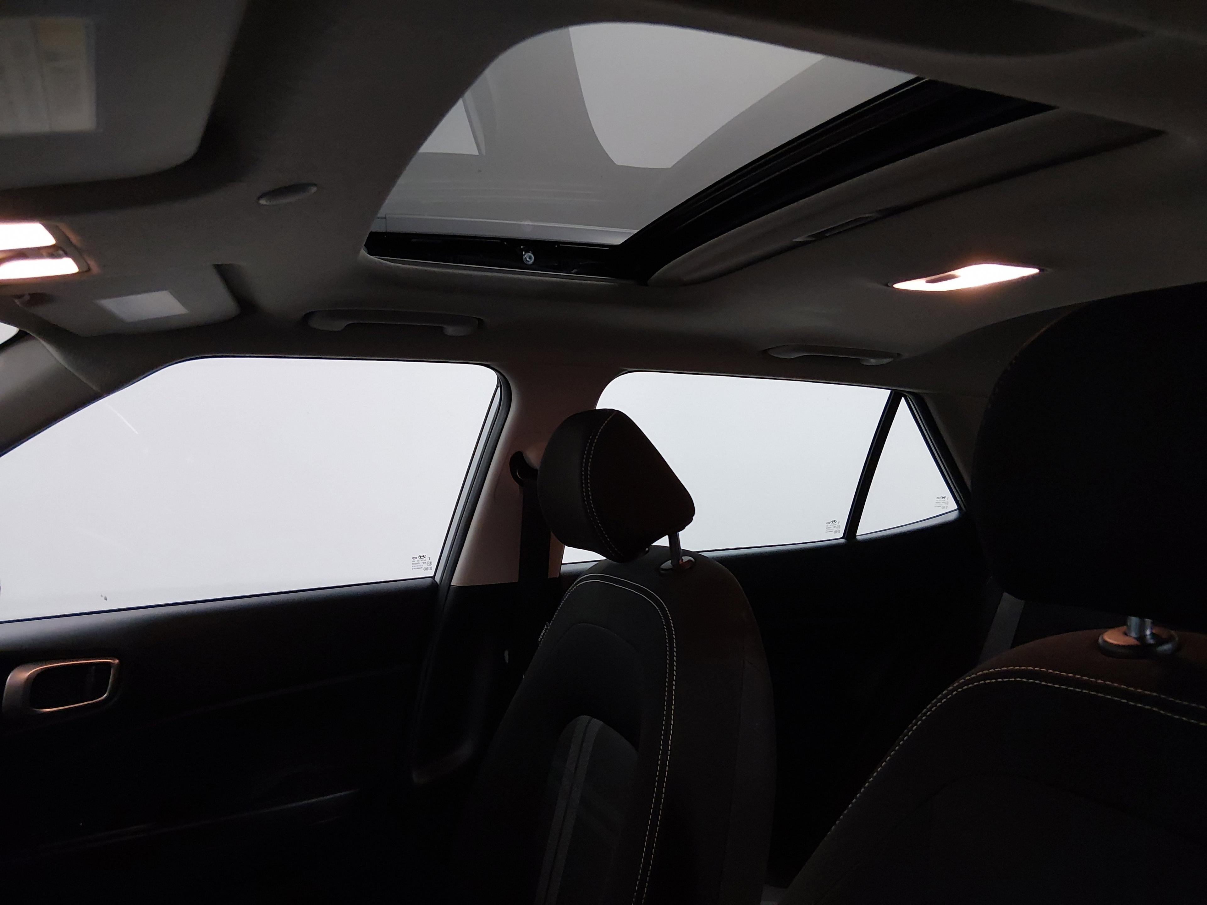 Hyundai Venue Sel Ivt - Thumbnail 18