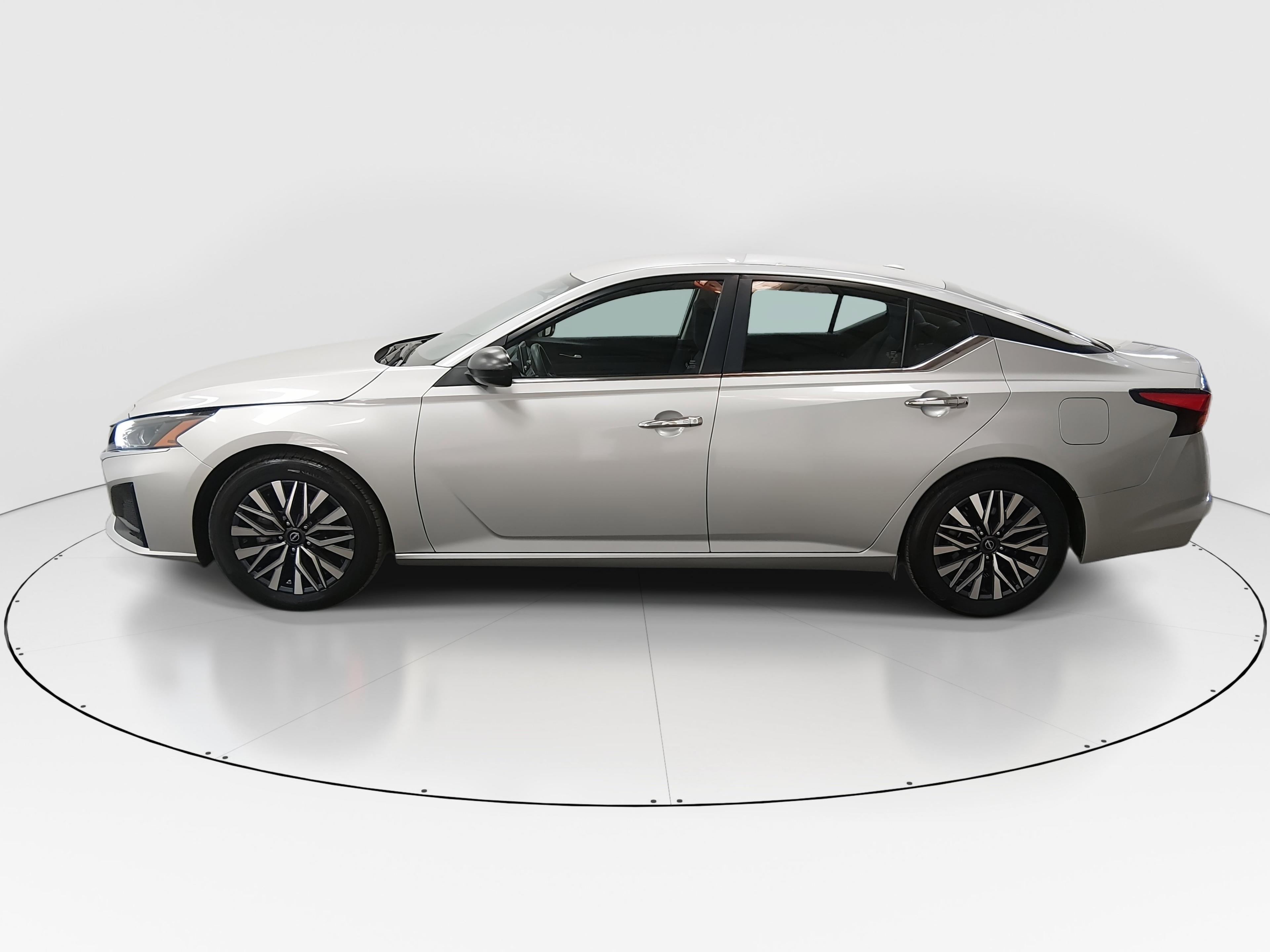 Nissan Altima 2.5 Sv Sedan - Thumbnail 4