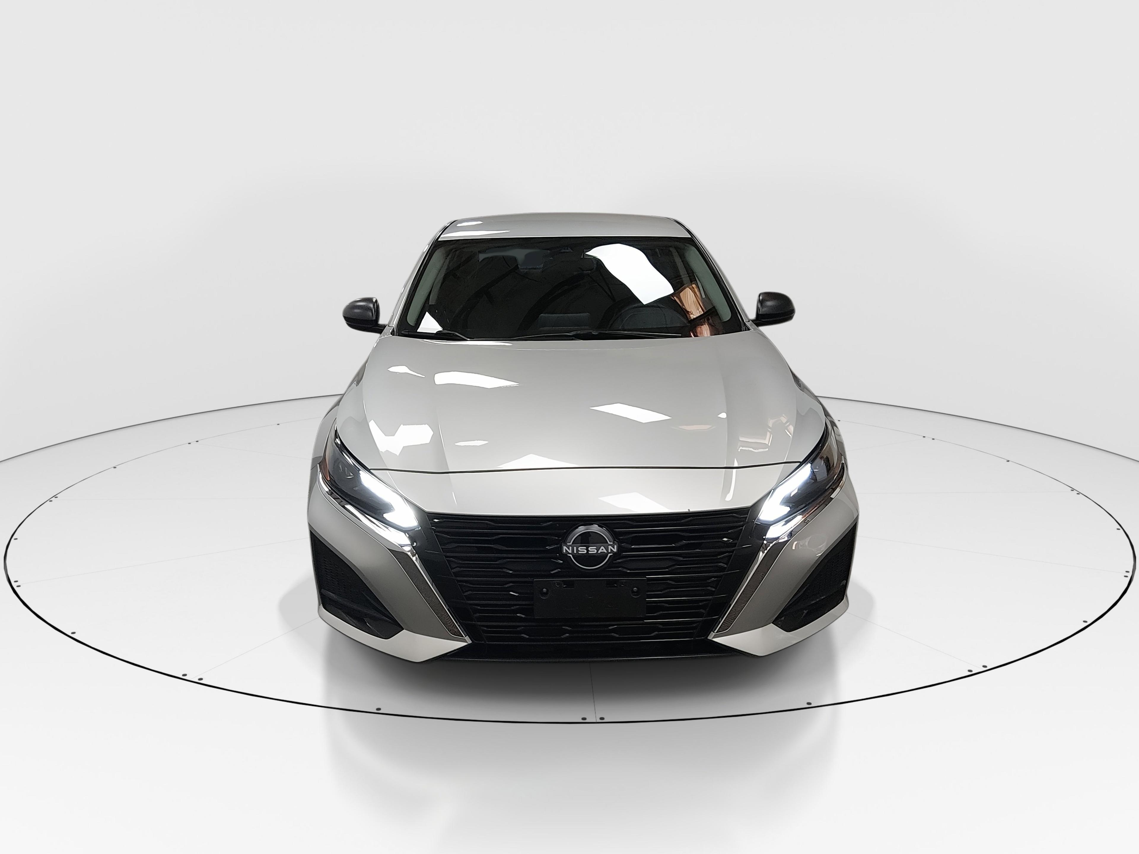 Nissan Altima 2.5 Sv Sedan - Thumbnail 2