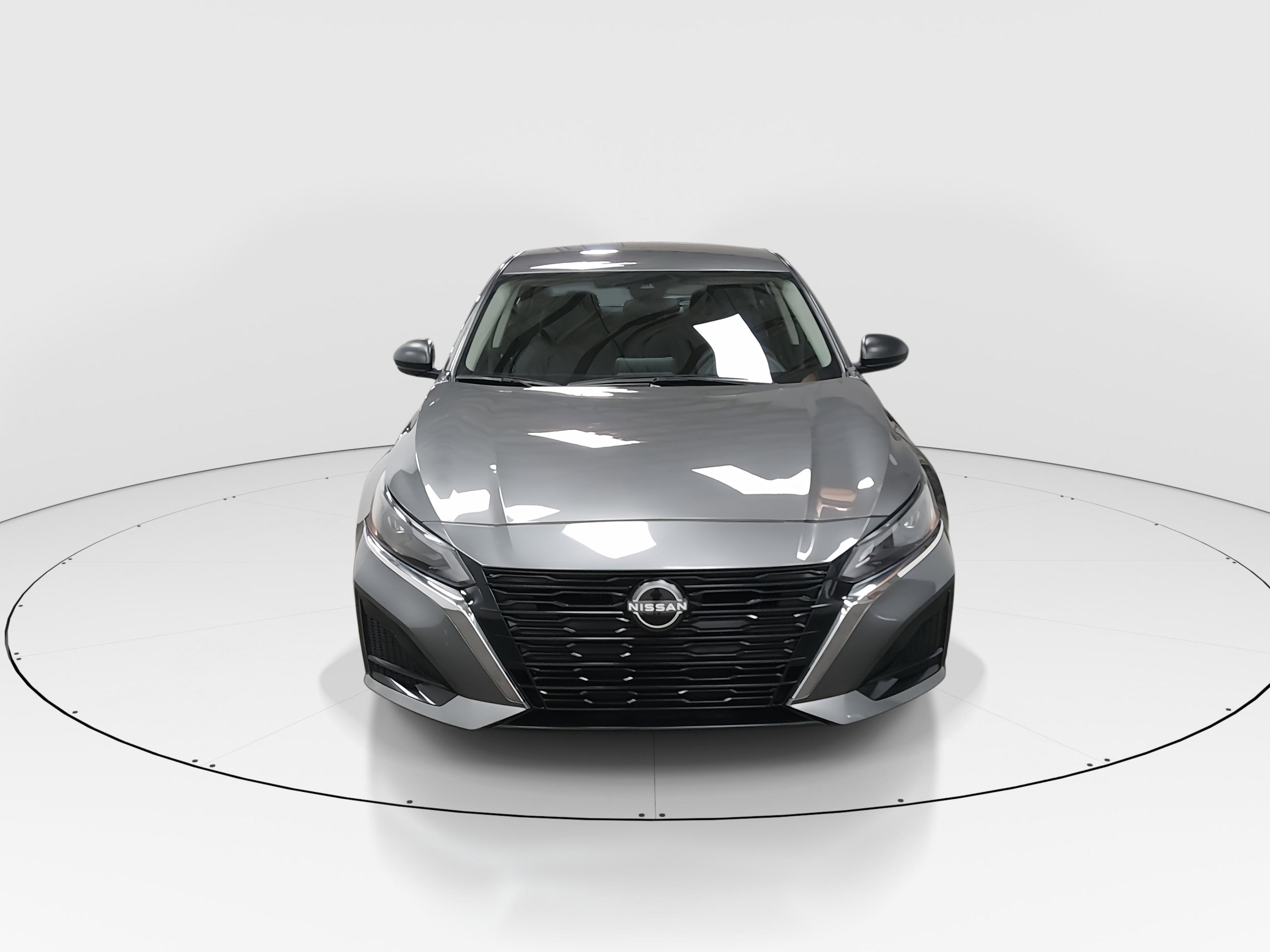 Nissan Altima 2.5 Sv Sedan - Thumbnail 2