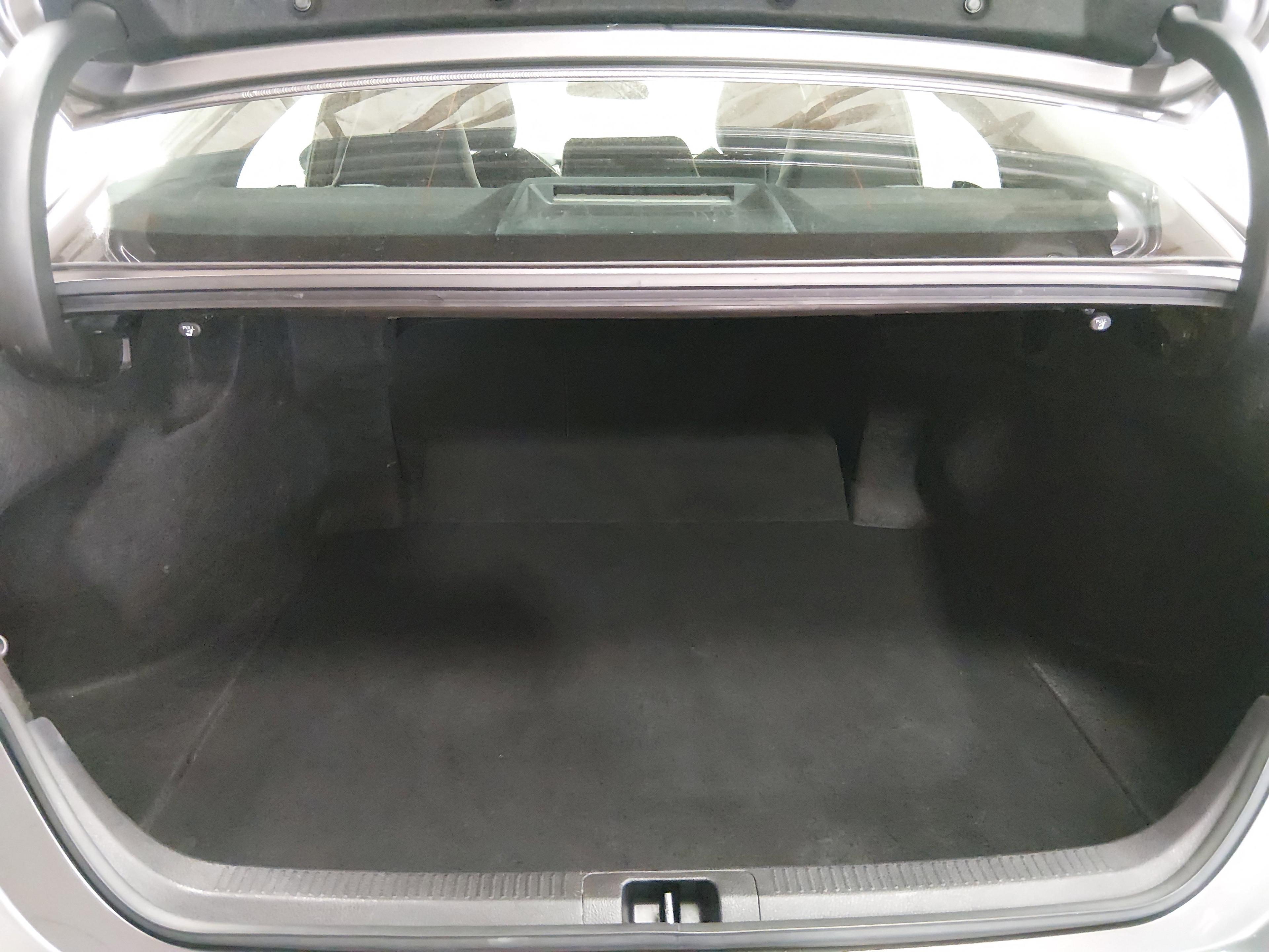 Toyota Camry Se Auto - Thumbnail 11