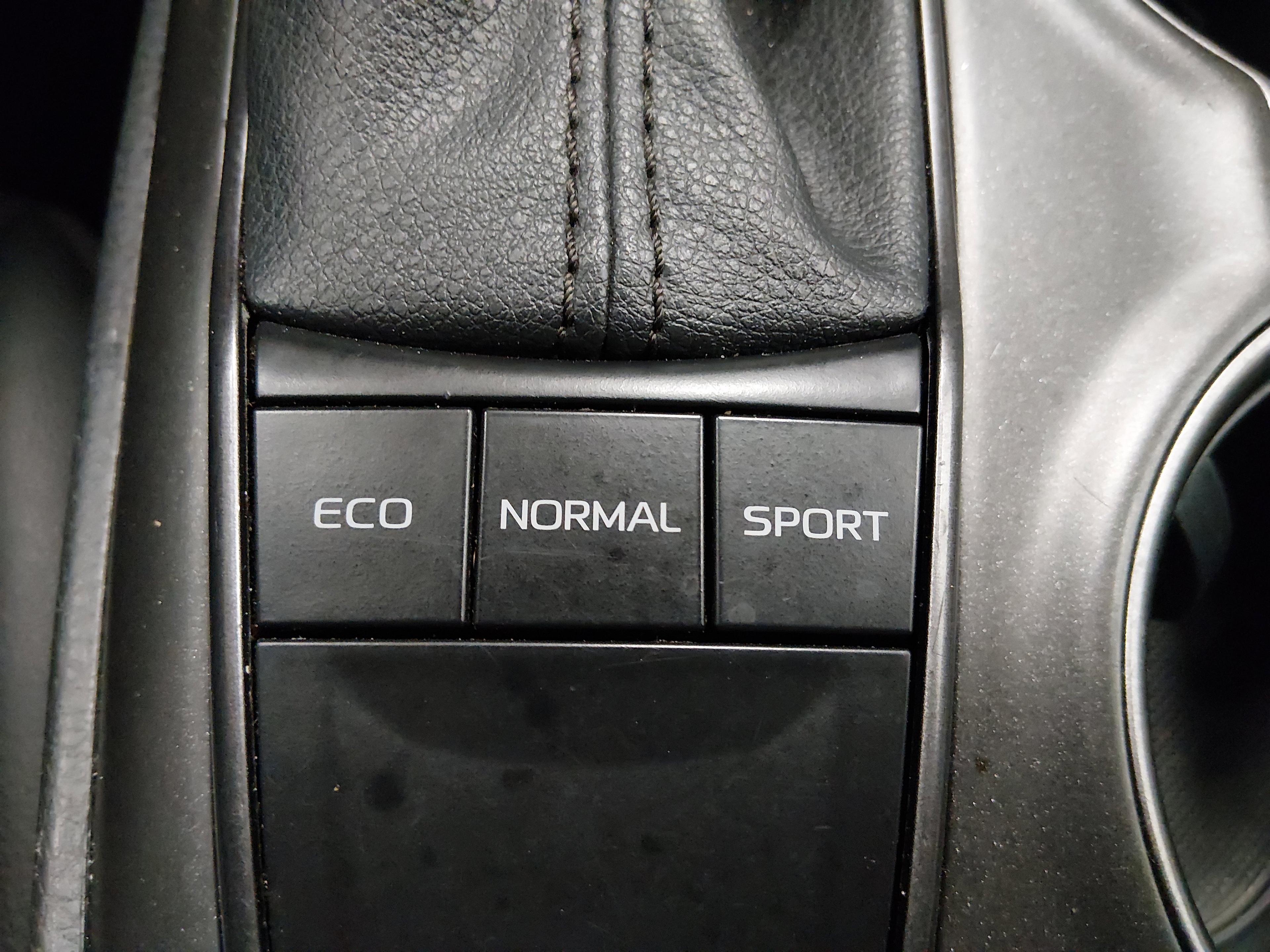 Toyota Camry Se Auto - Thumbnail 17