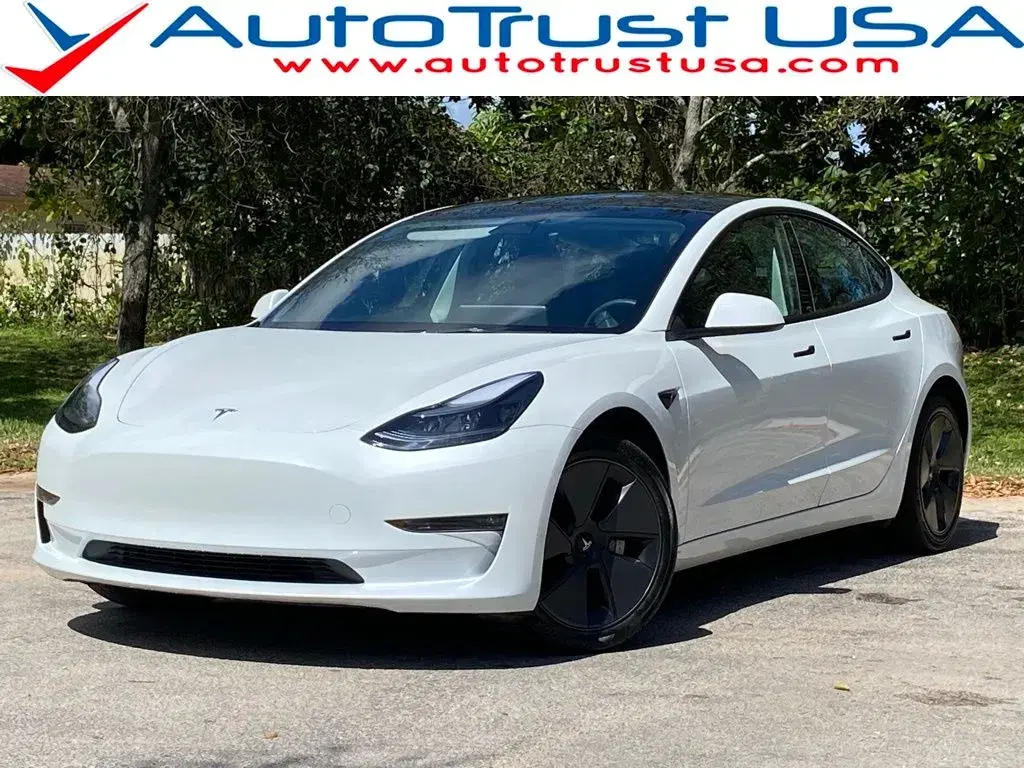 Tesla Model 3 Long Range - View 1