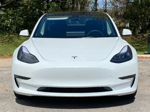 Tesla Model 3 Long Range - Thumbnail 3