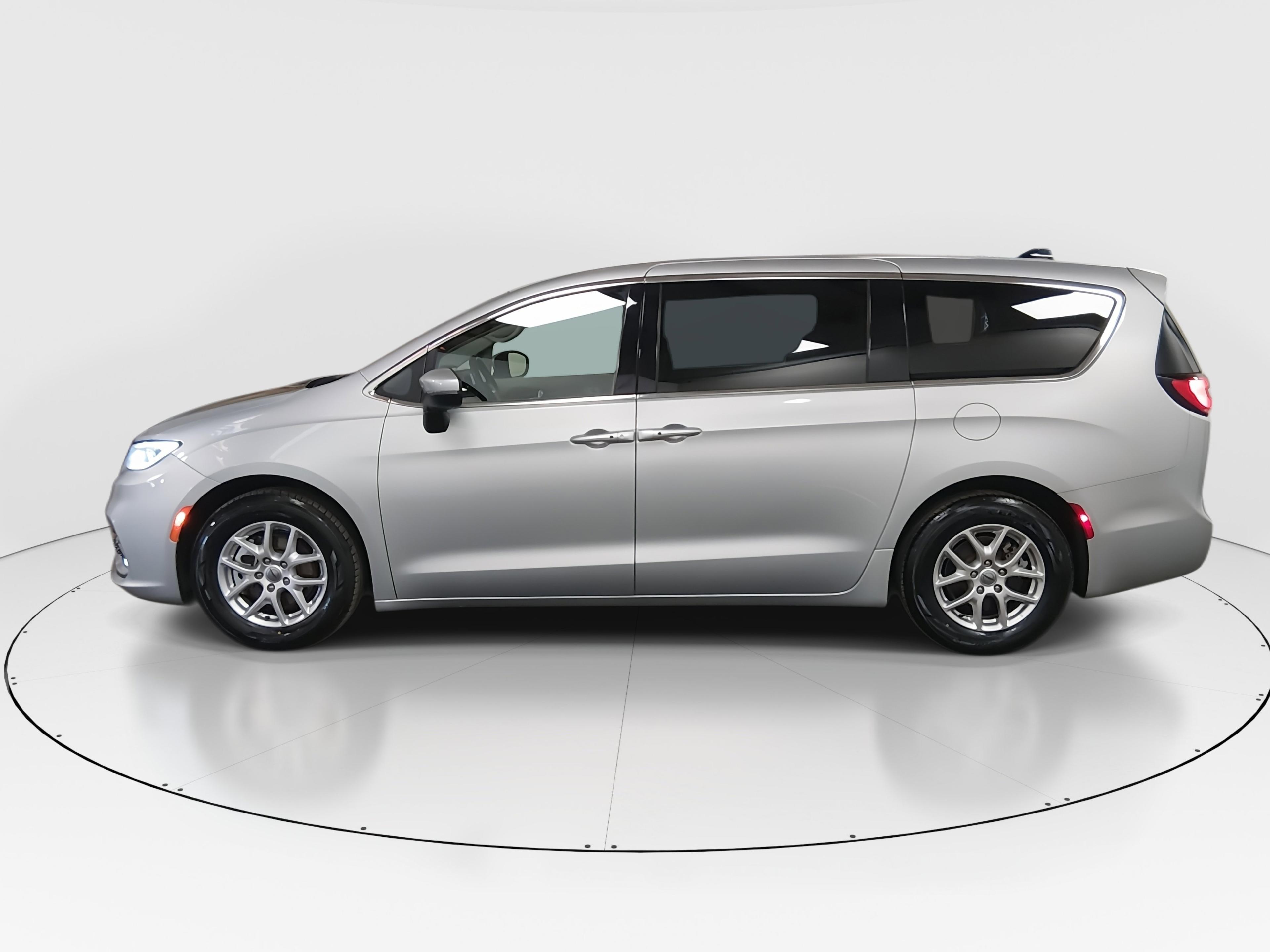 Chrysler Pacifica Touring L Fwd - Thumbnail 4