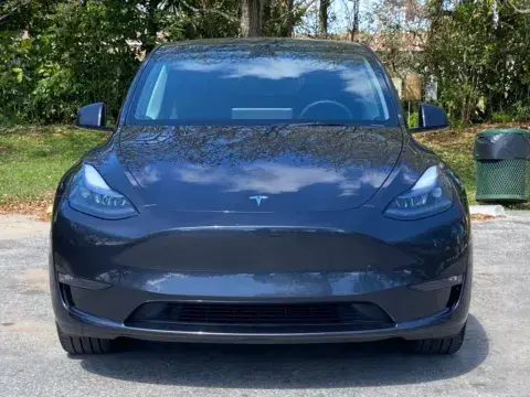 Tesla Model Y Long Range - Thumbnail 3