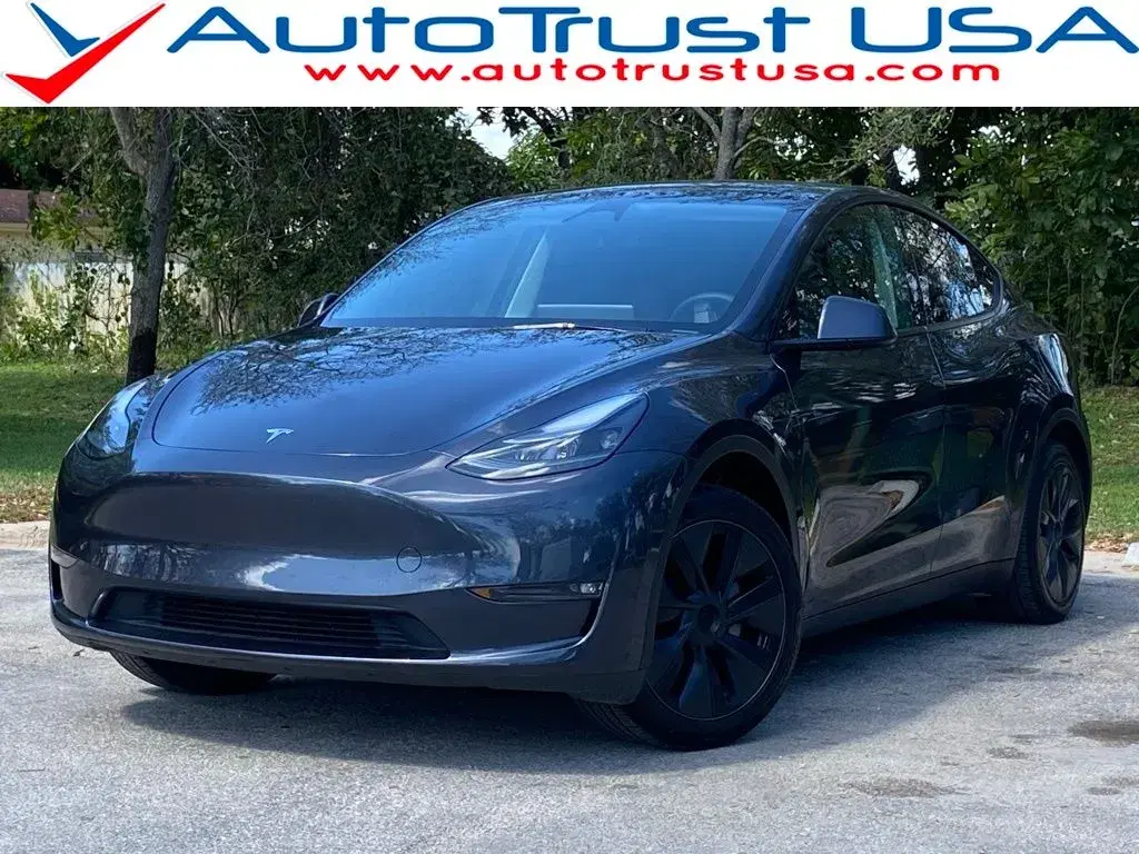 Tesla Model Y Long Range - View 1