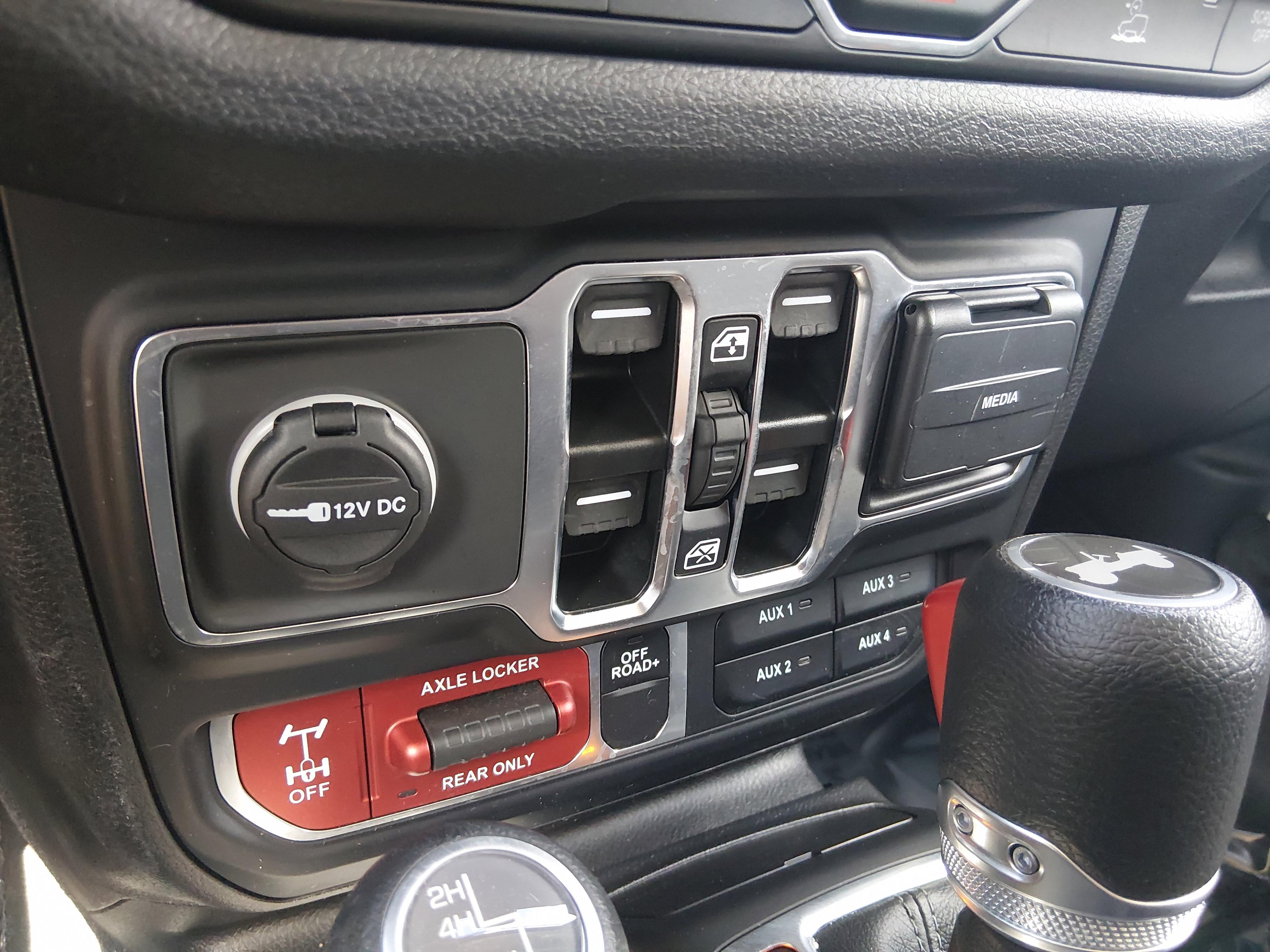 Jeep Wrangler Willys 4 Door 4X4 - Thumbnail 20