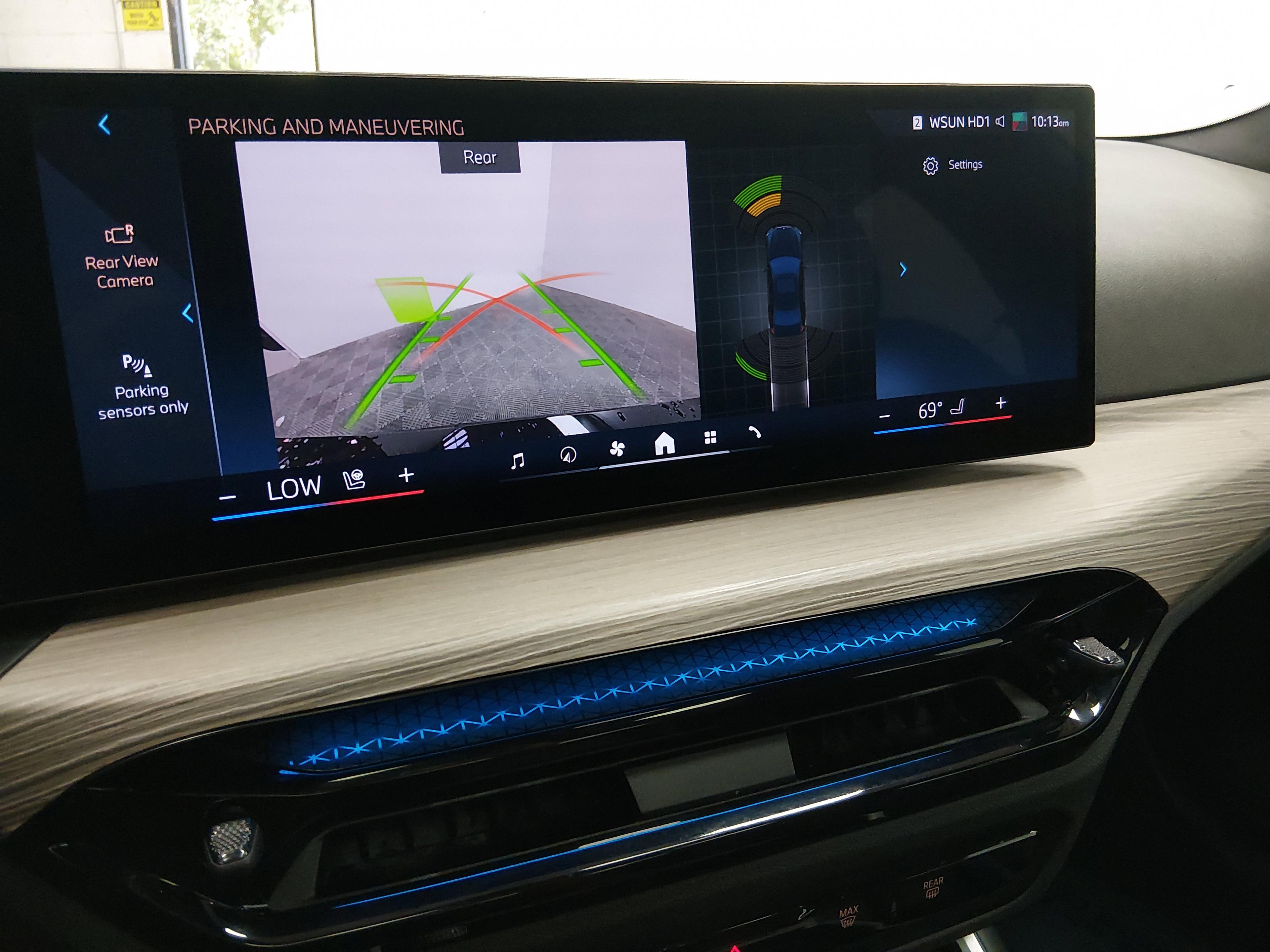 BMW 3 Series 330I Sedan - Thumbnail 16