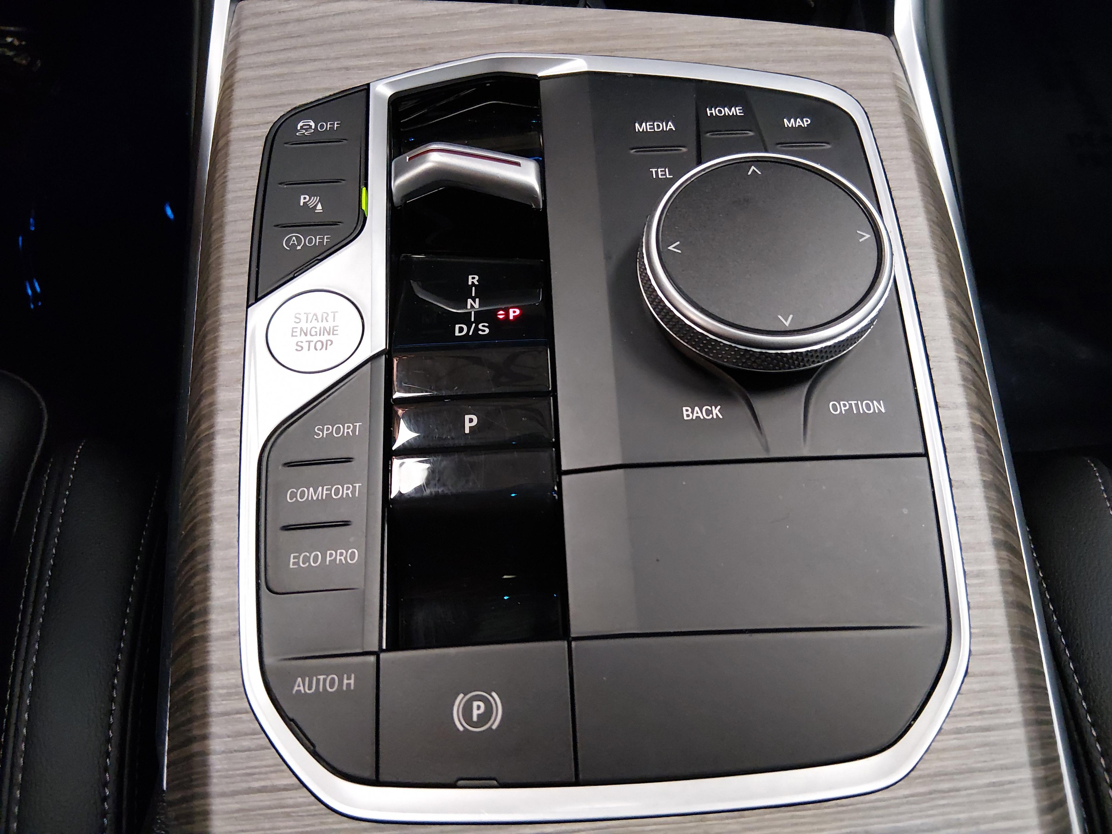 BMW 3 Series 330I Sedan - Thumbnail 19