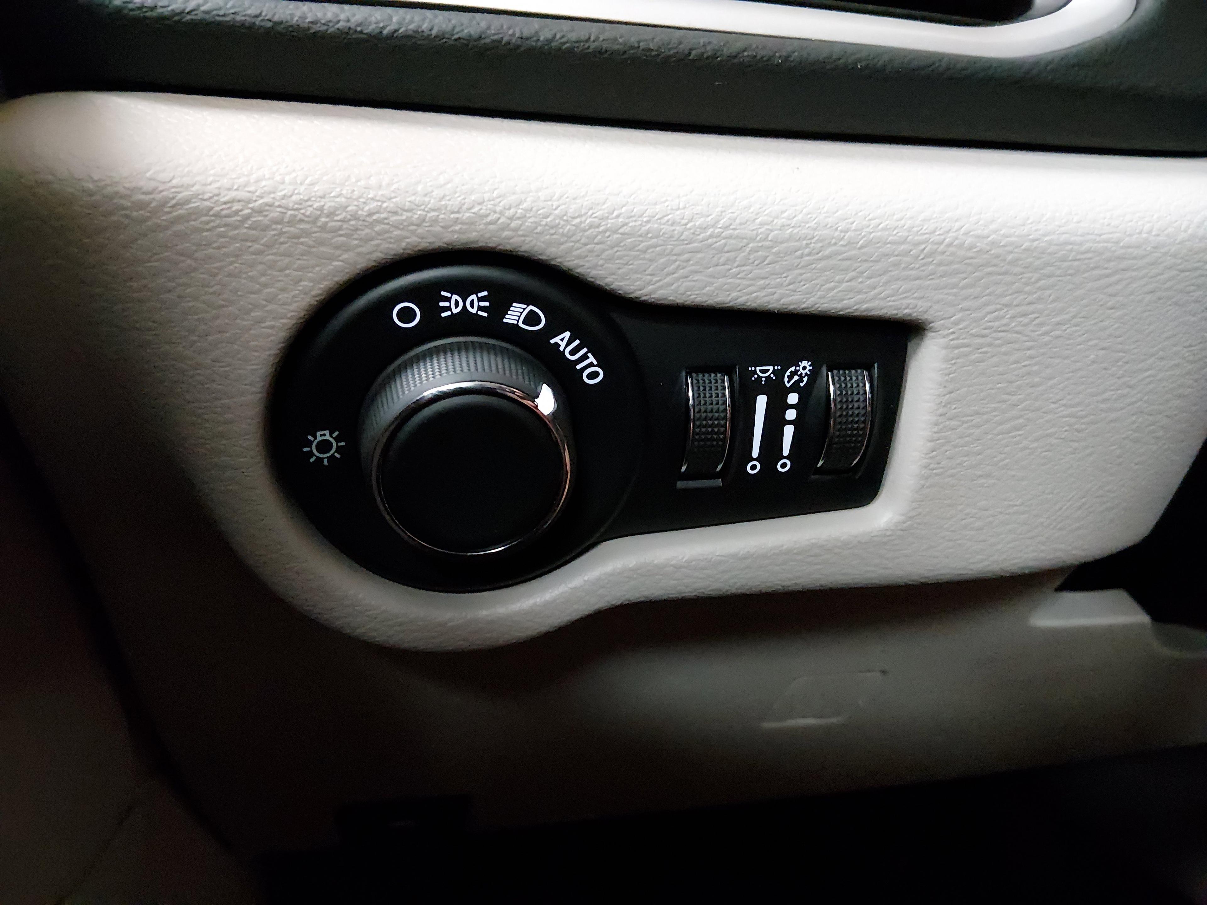 Chrysler Voyager Lx Fwd - Thumbnail 13