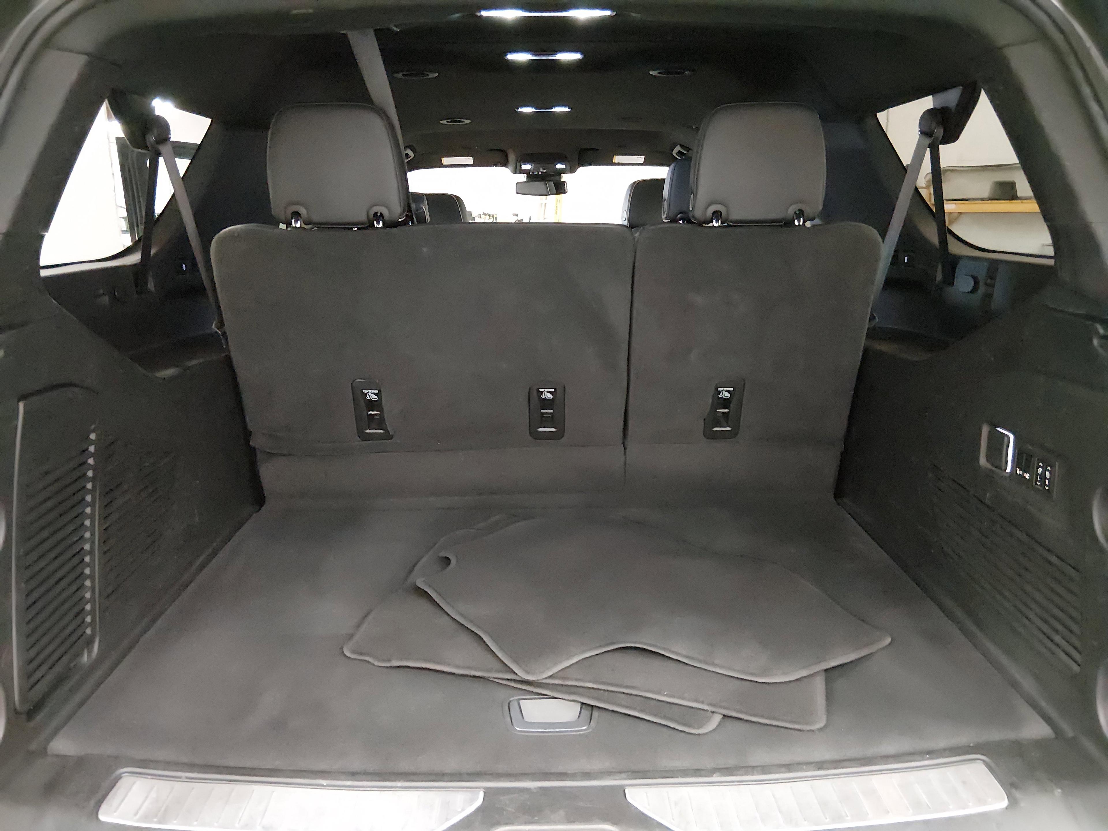 Chevrolet Suburban 2Wd 4Dr Premier - Thumbnail 11