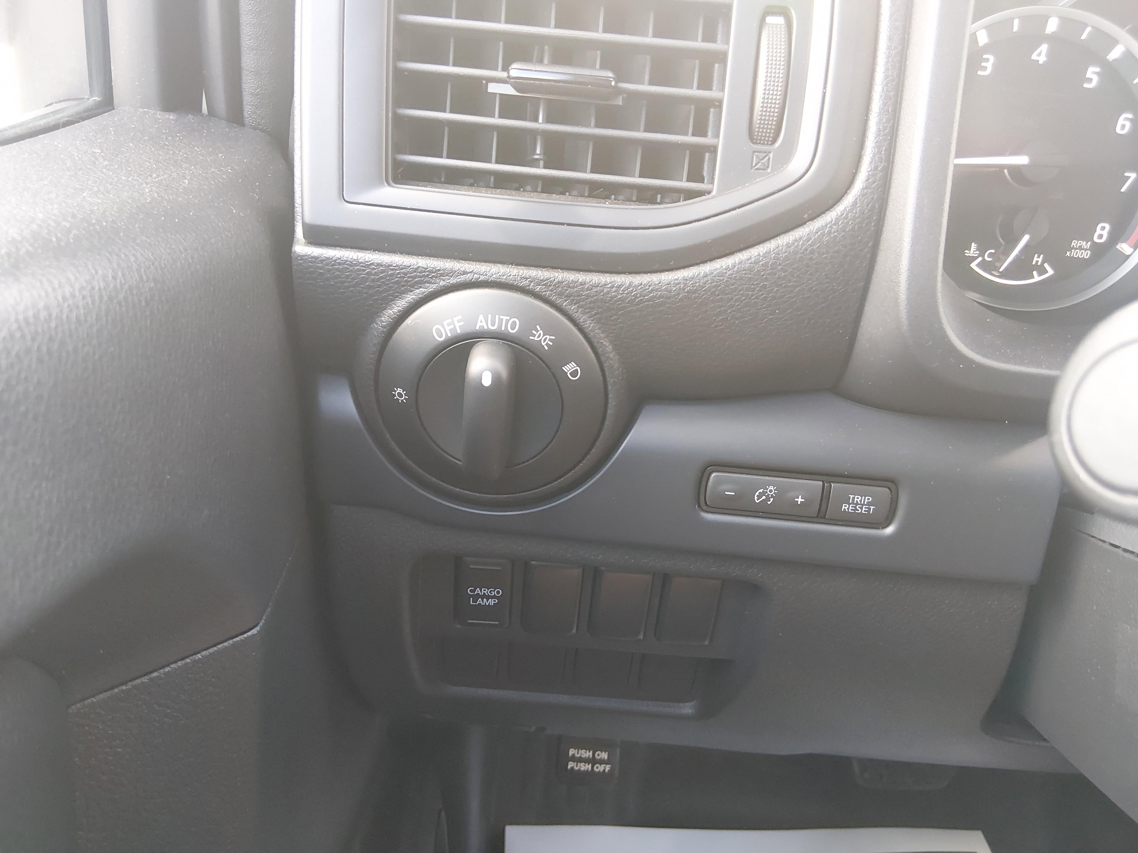 Nissan Titan 4X2 King Cab S - Thumbnail 13