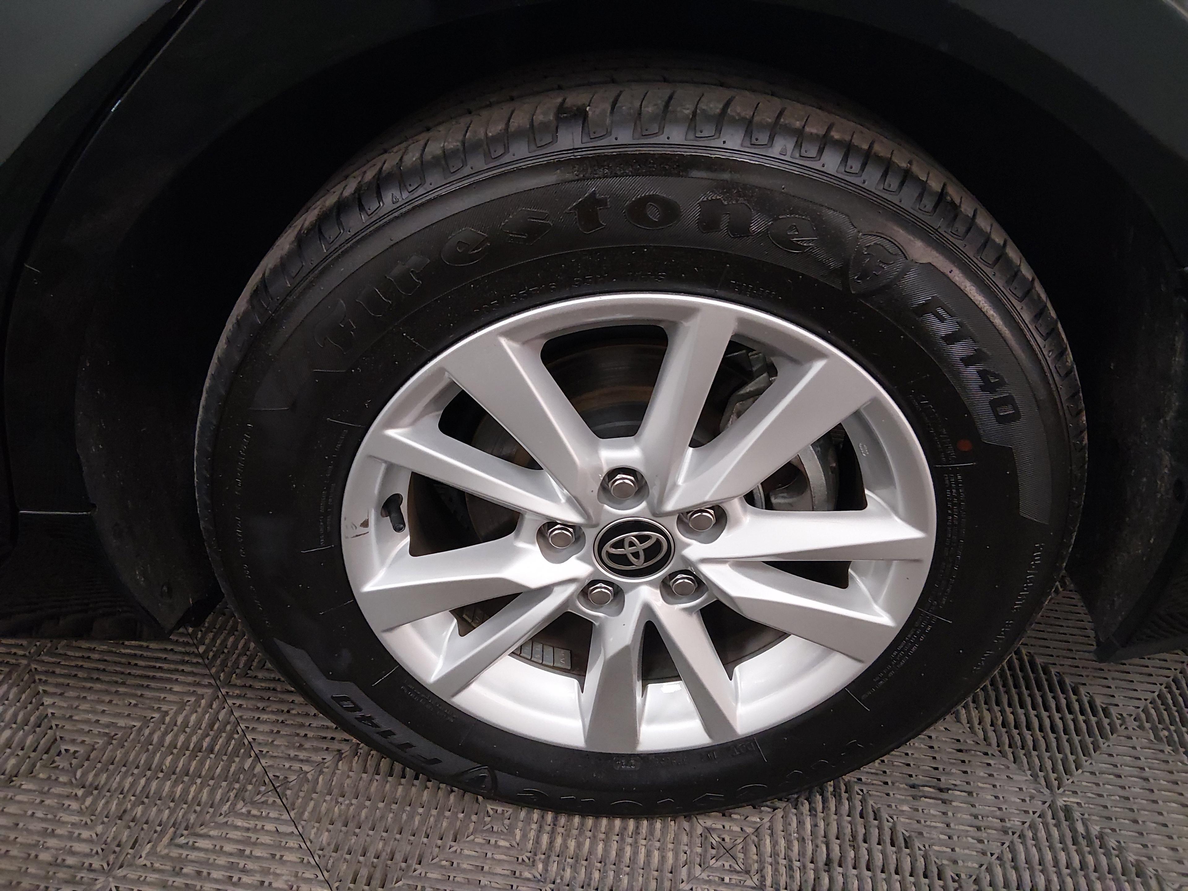 Toyota Camry Le - Thumbnail 10