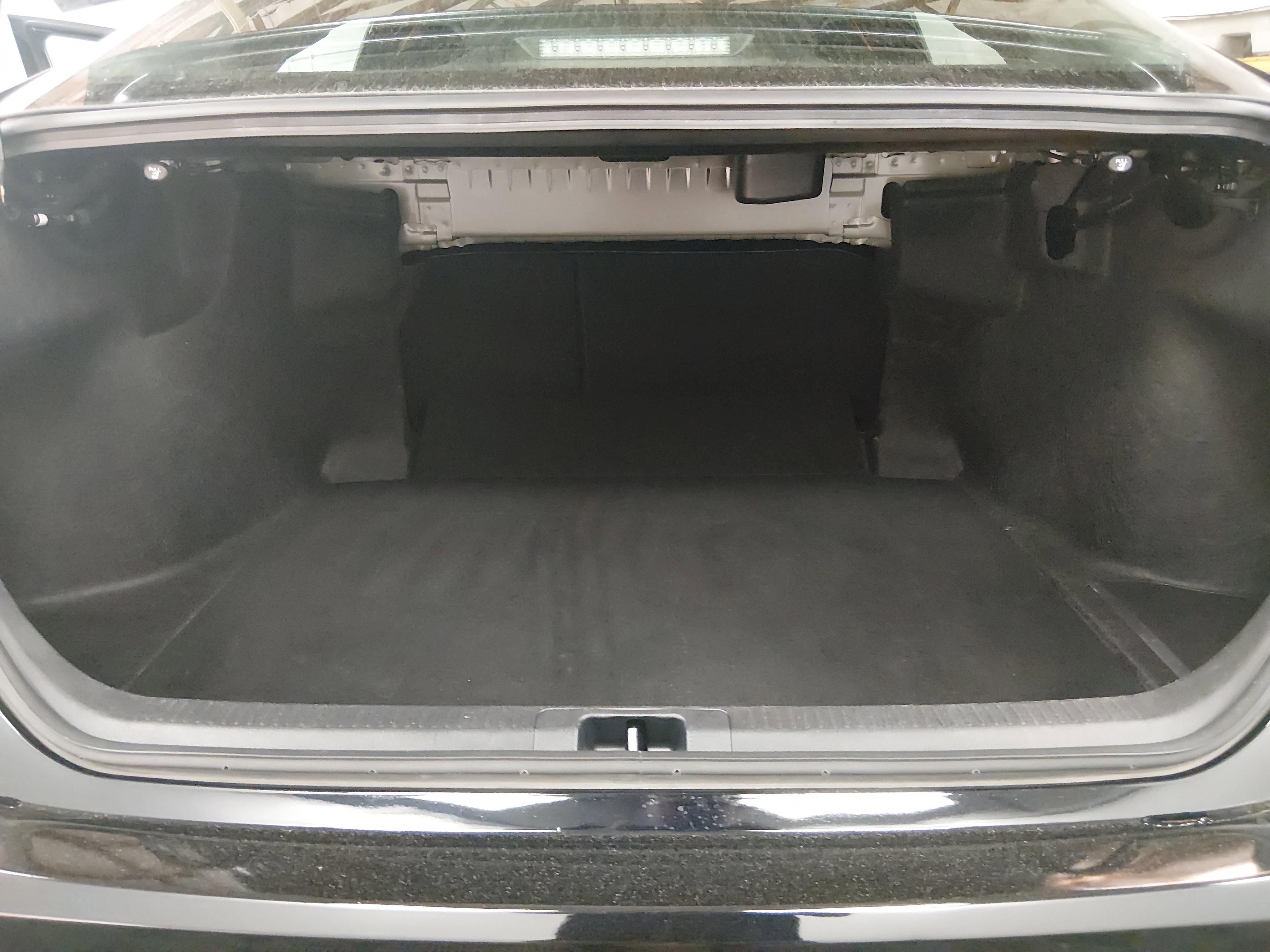 Toyota Camry Le - Thumbnail 11