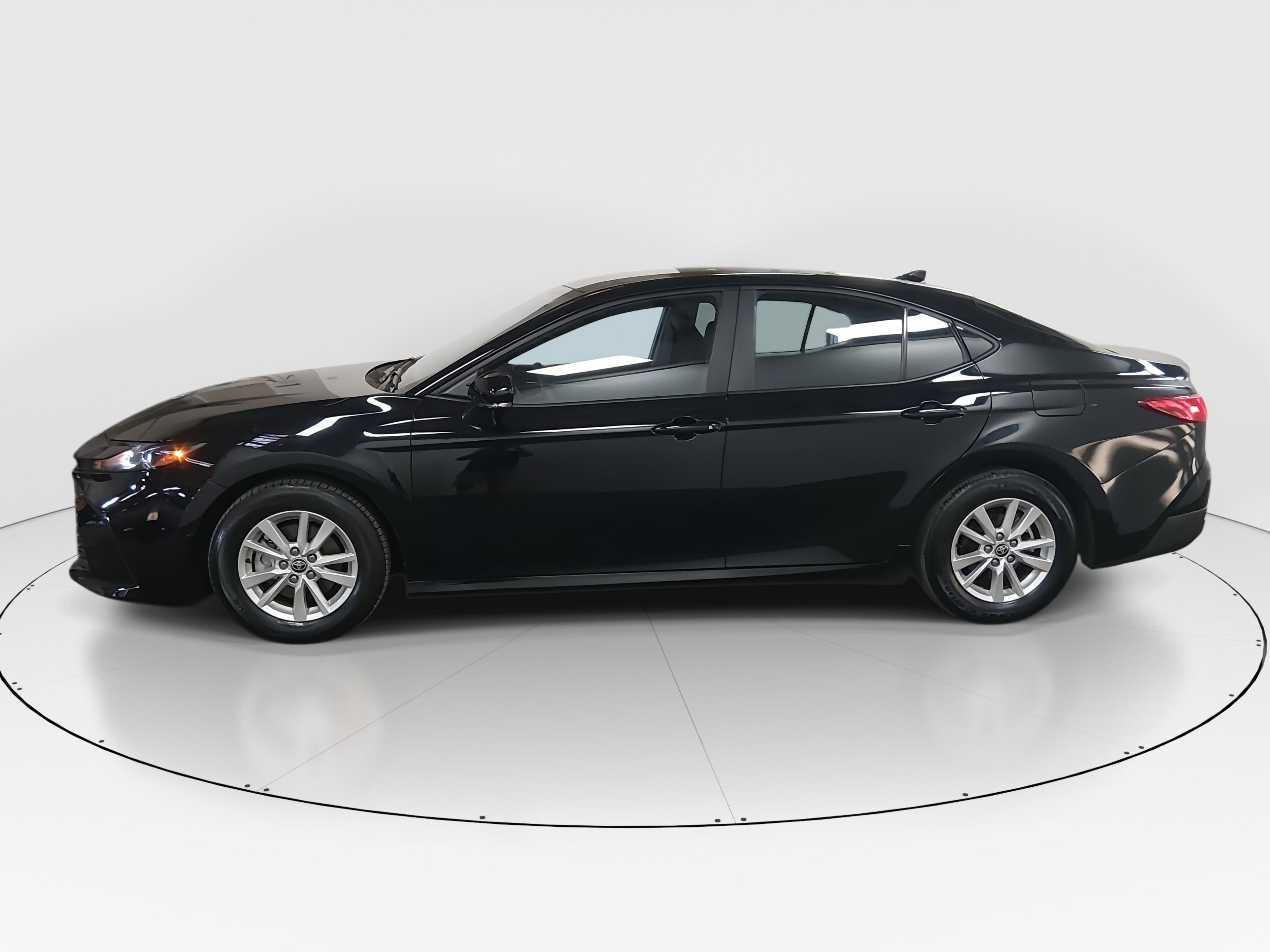 Toyota Camry Le - Thumbnail 4