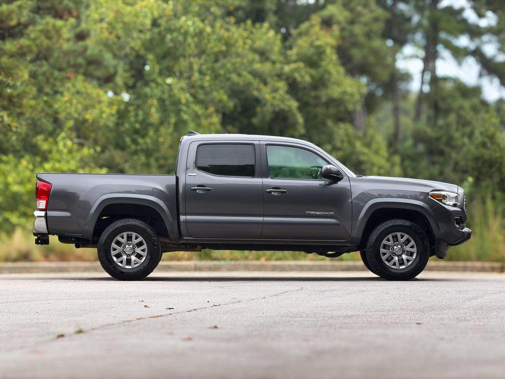 Toyota Tacoma V6 - Thumbnail 4