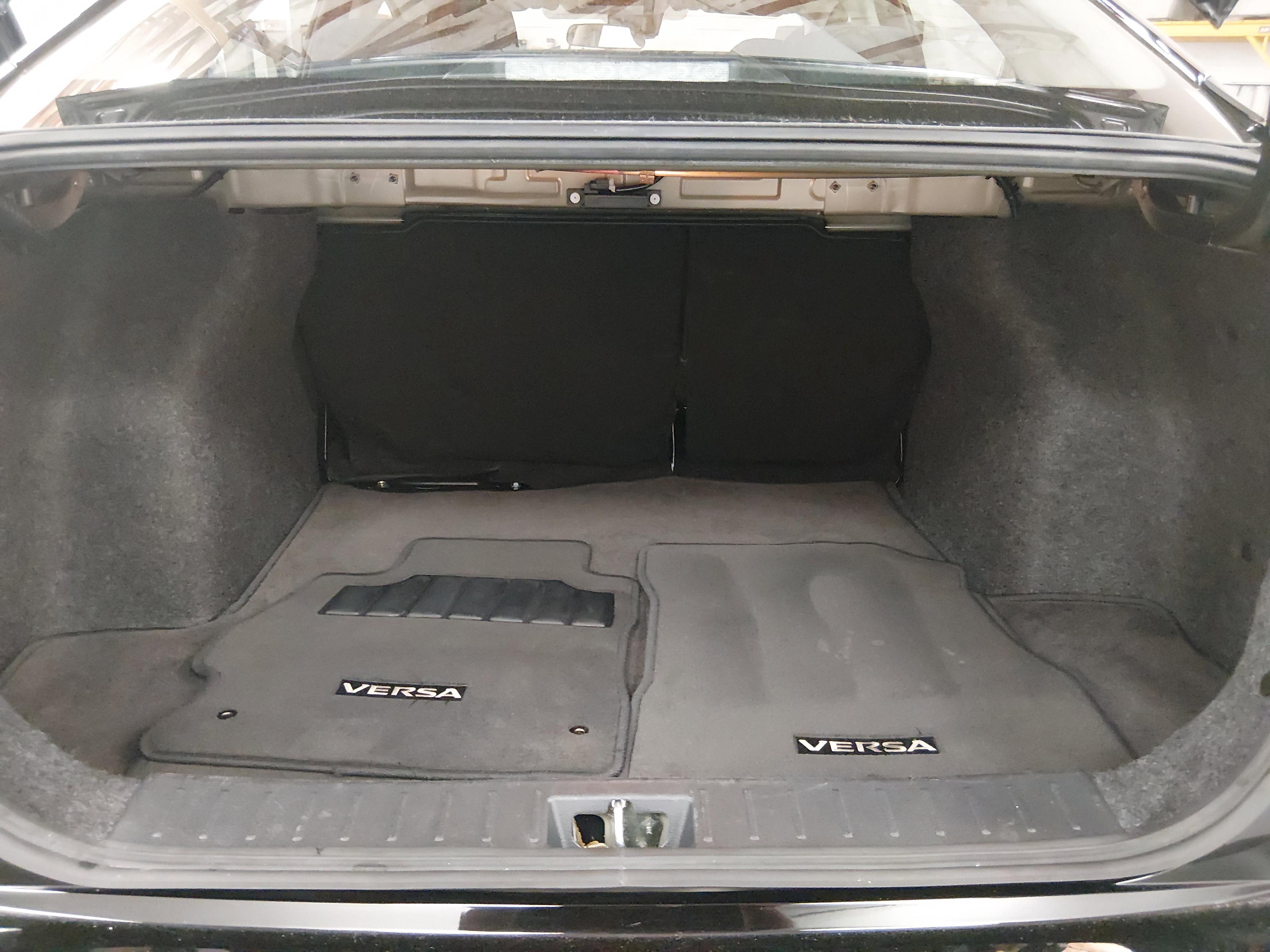 Nissan Versa Sr Cvt - Thumbnail 11