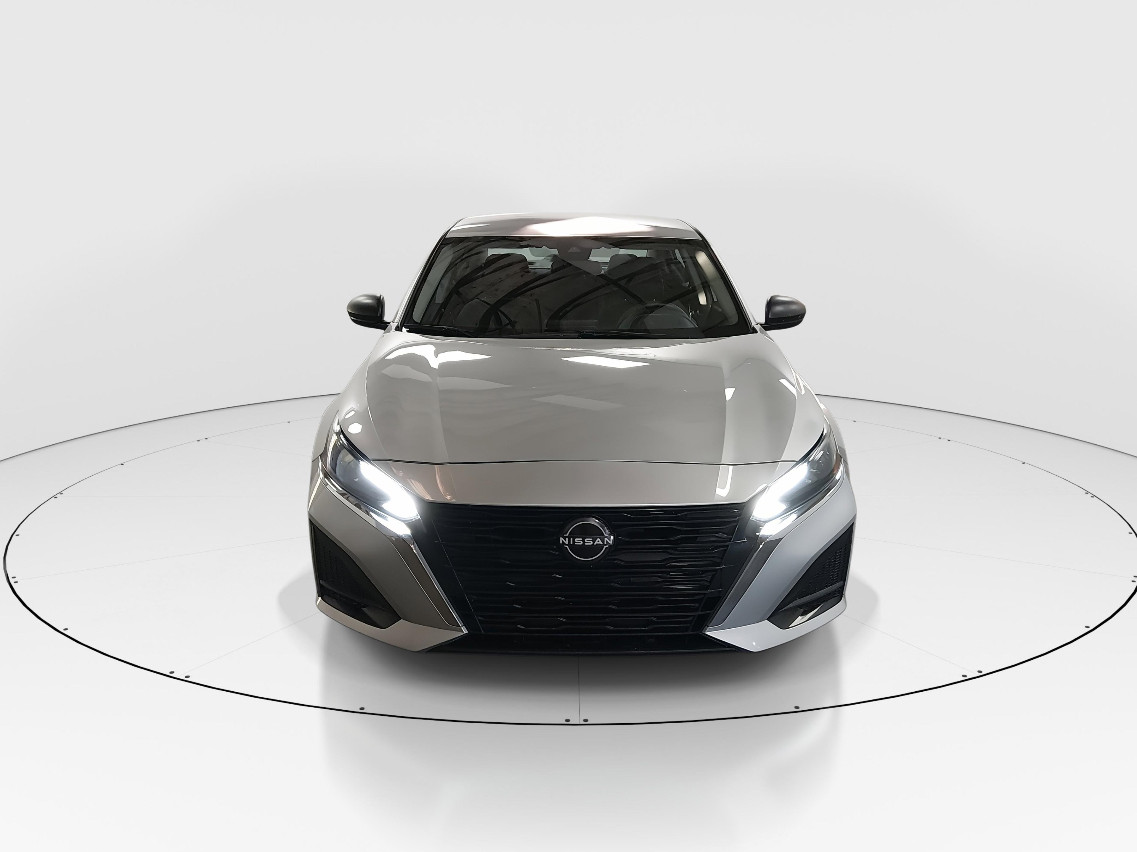 Nissan Altima 2.5 S Sedan - Thumbnail 2