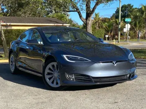 Tesla Model S Long Range - Thumbnail 5
