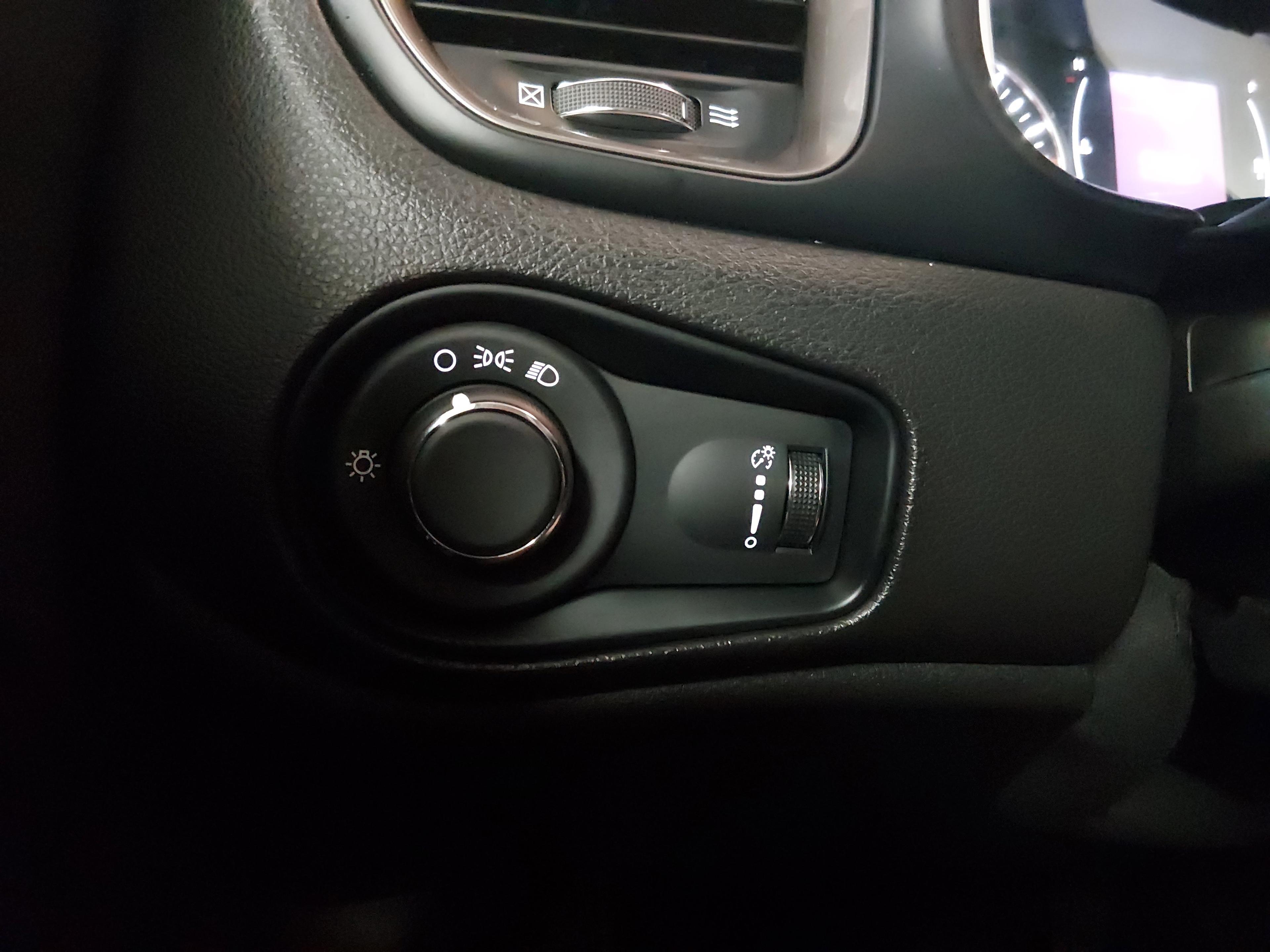 Jeep Renegade Latitude 4X4 - Thumbnail 13