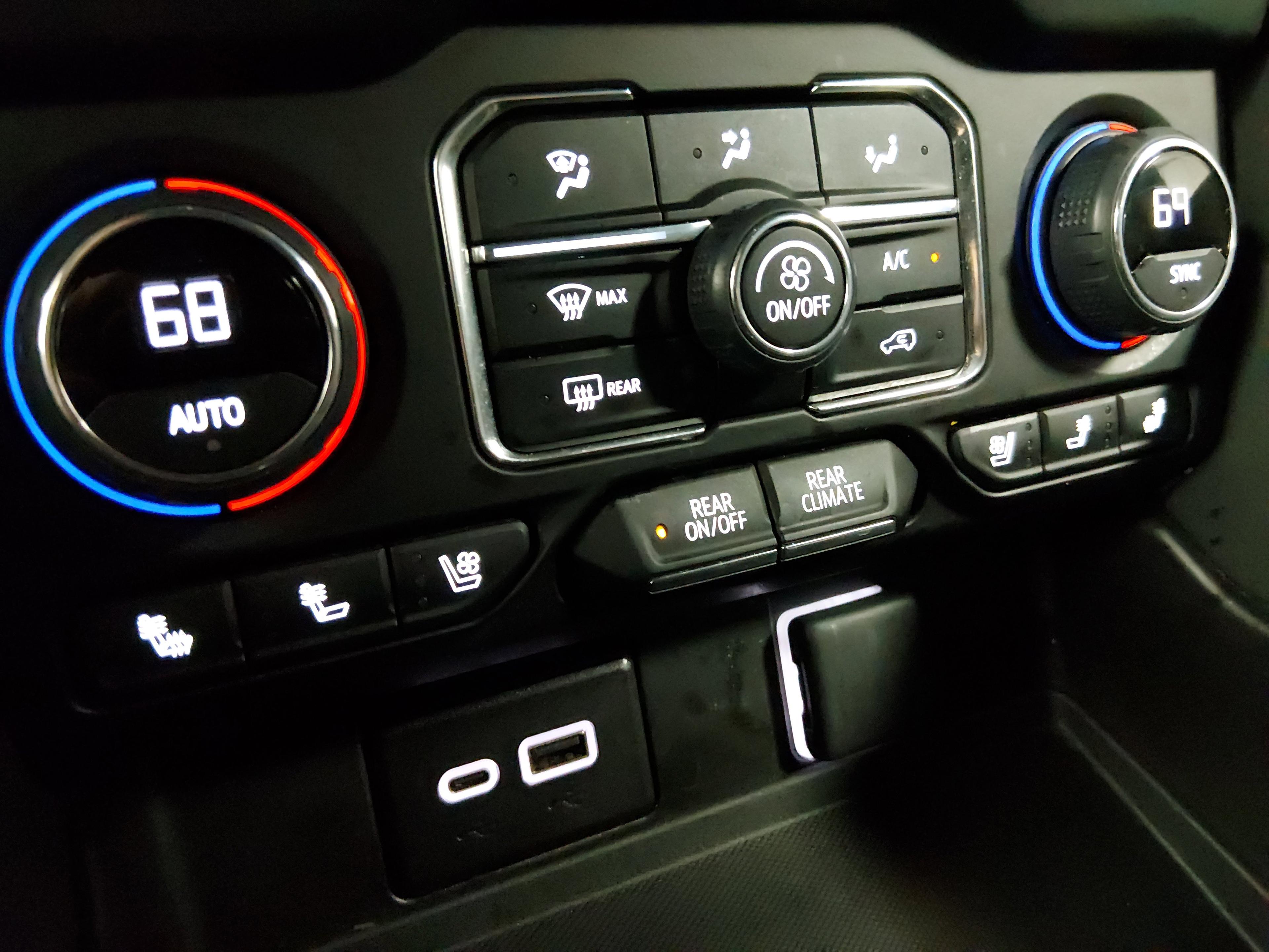 Chevrolet Tahoe 2Wd 4Dr Premier - Thumbnail 19