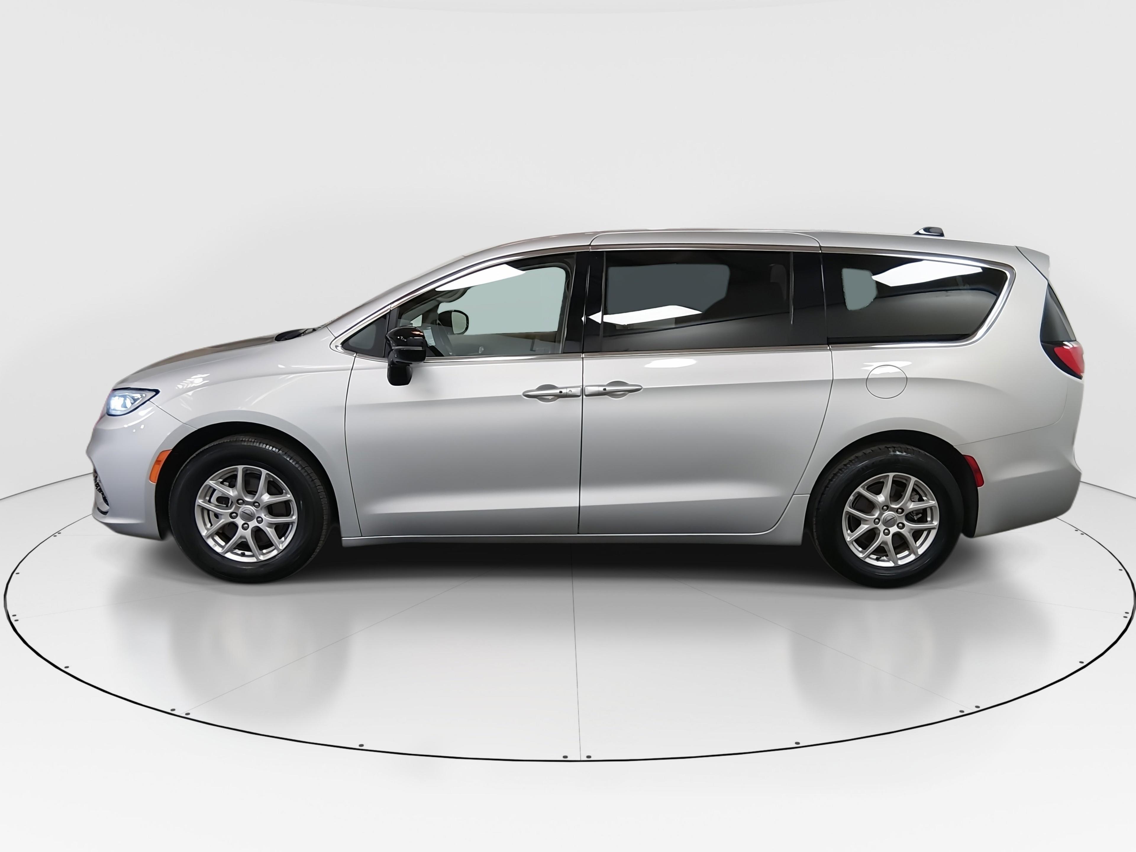 Chrysler Pacifica Touring L Fwd - Thumbnail 4