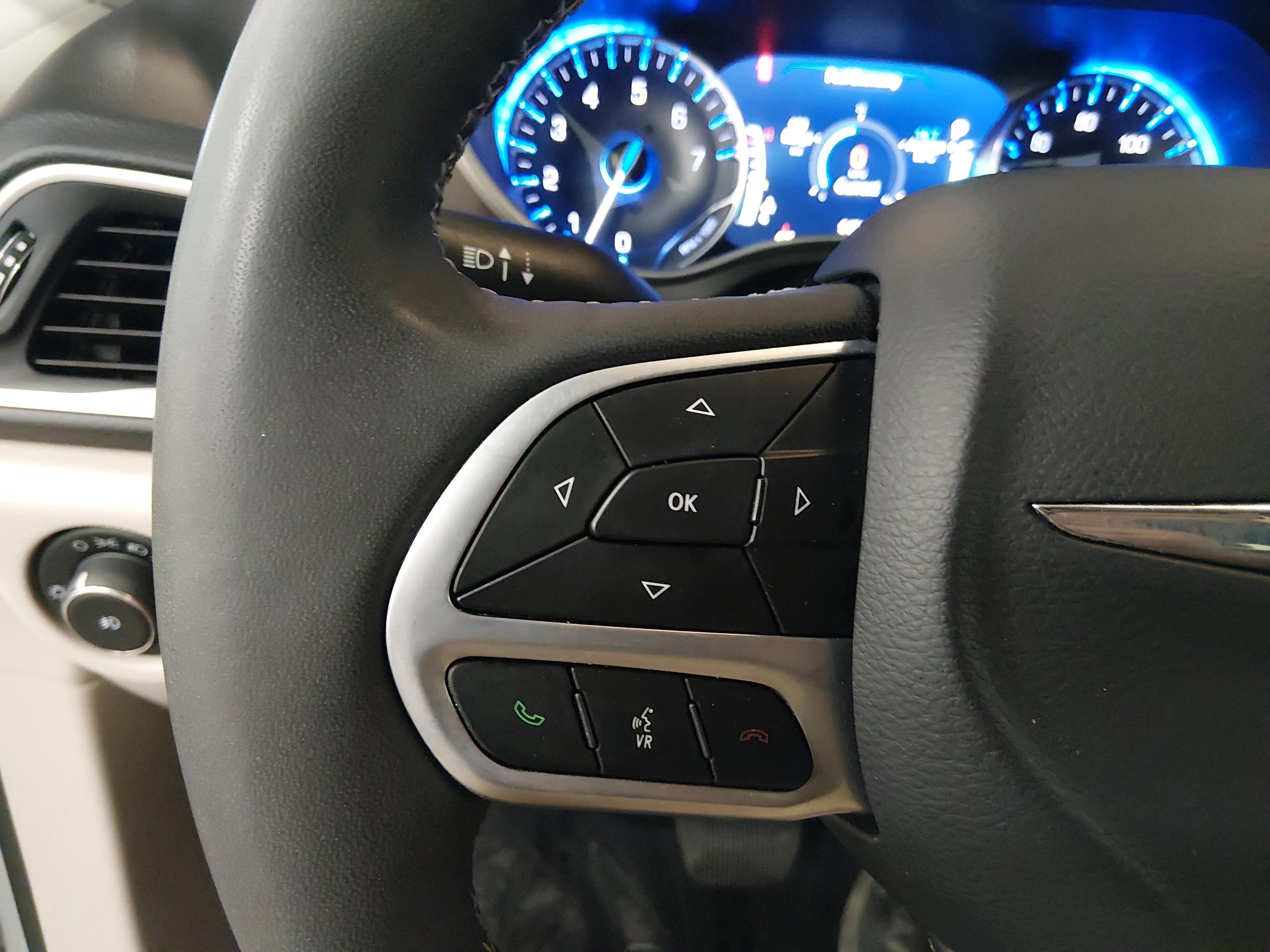 Chrysler Pacifica Touring L Fwd - Thumbnail 12