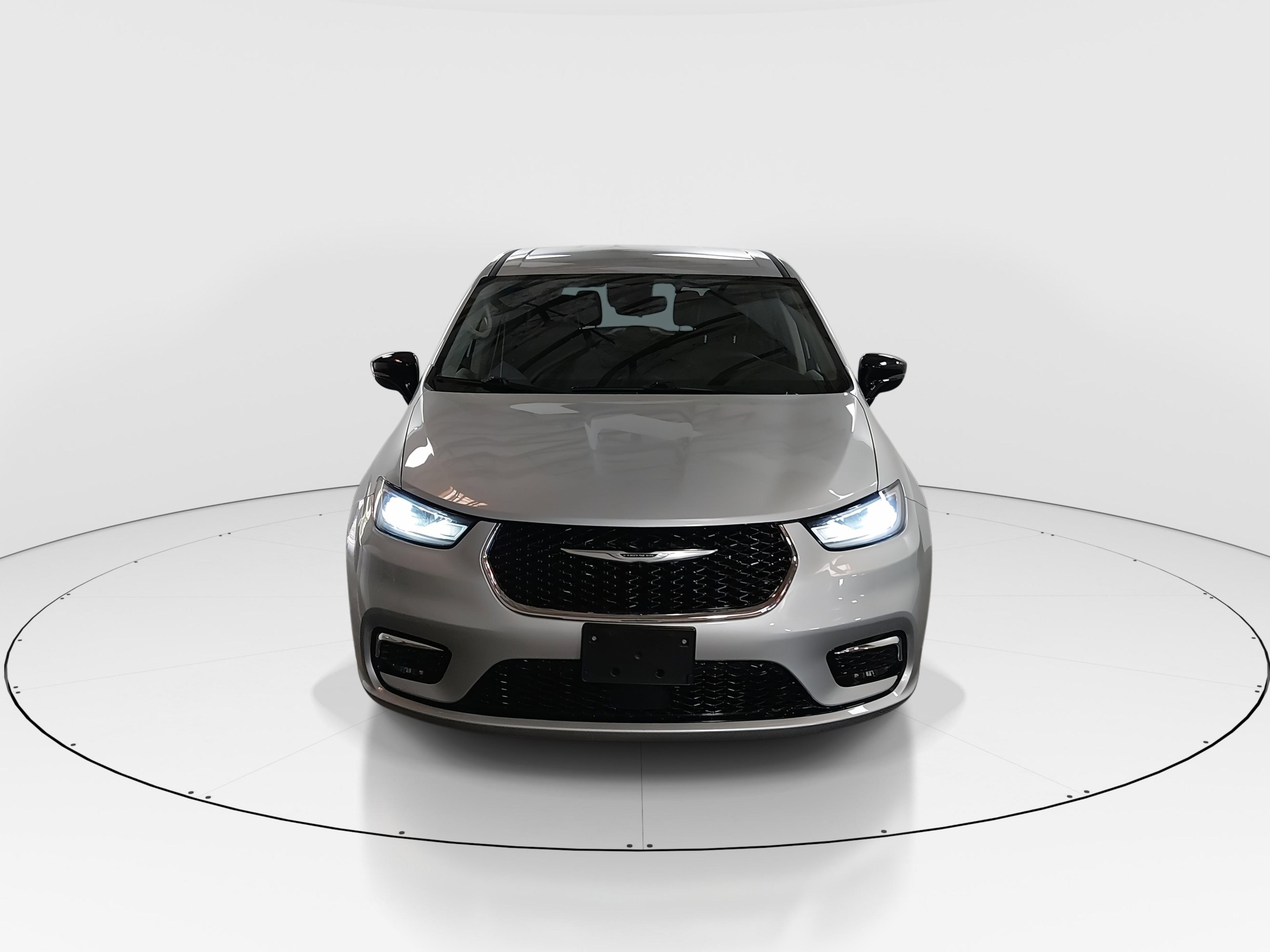 Chrysler Pacifica Touring L Fwd - Thumbnail 2