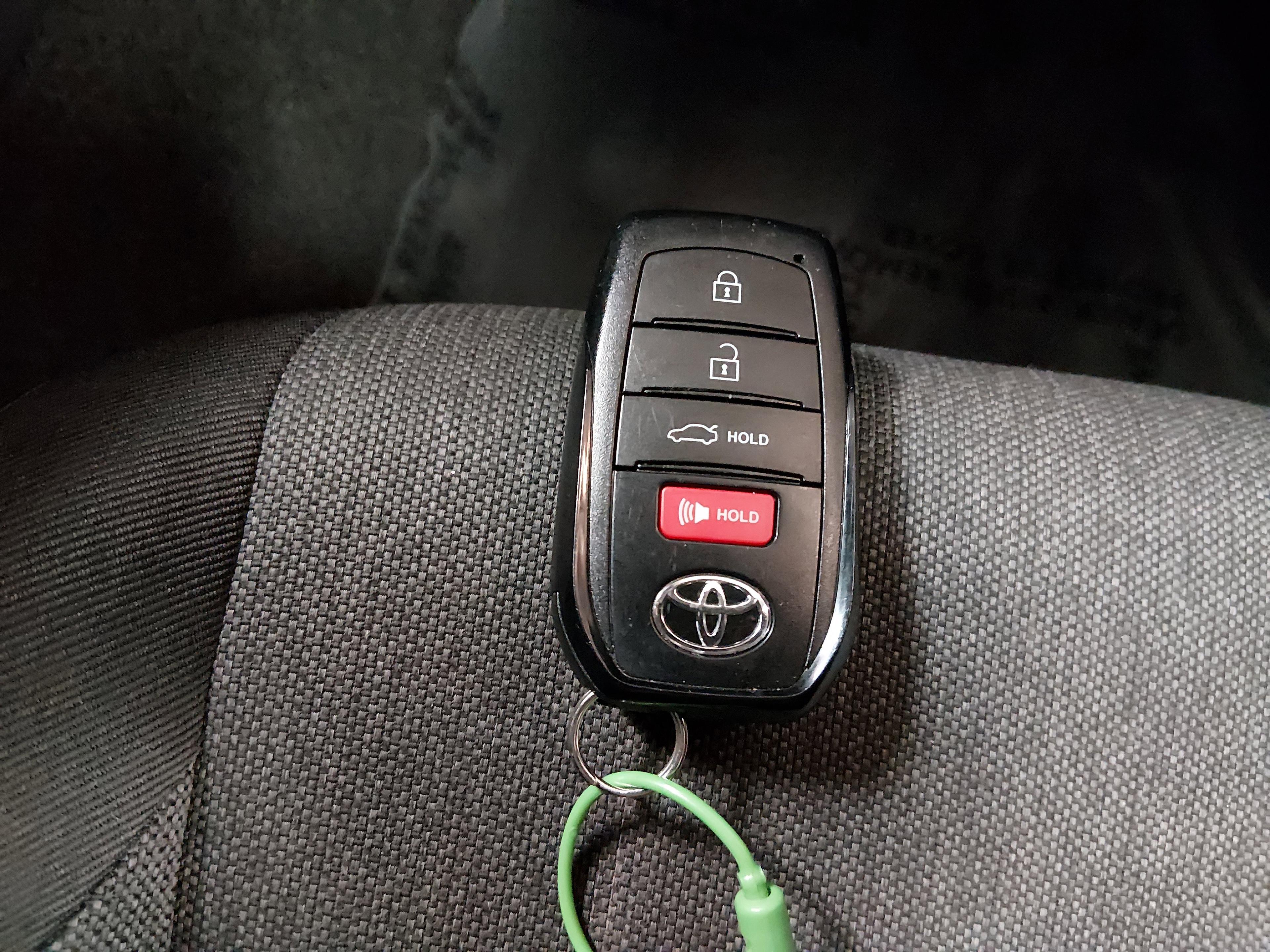 Toyota Camry Le - Thumbnail 15