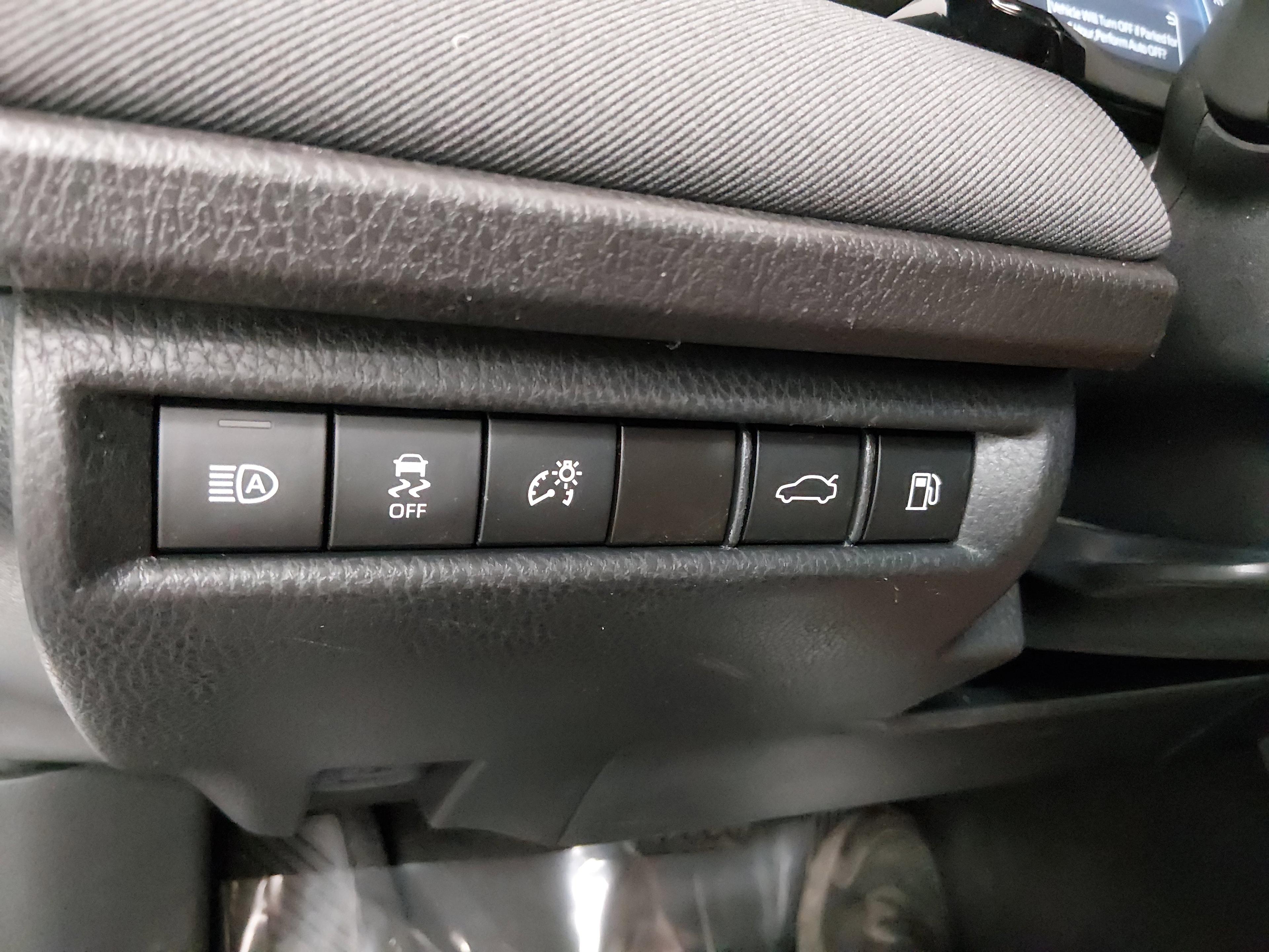 Toyota Camry Le - Thumbnail 13